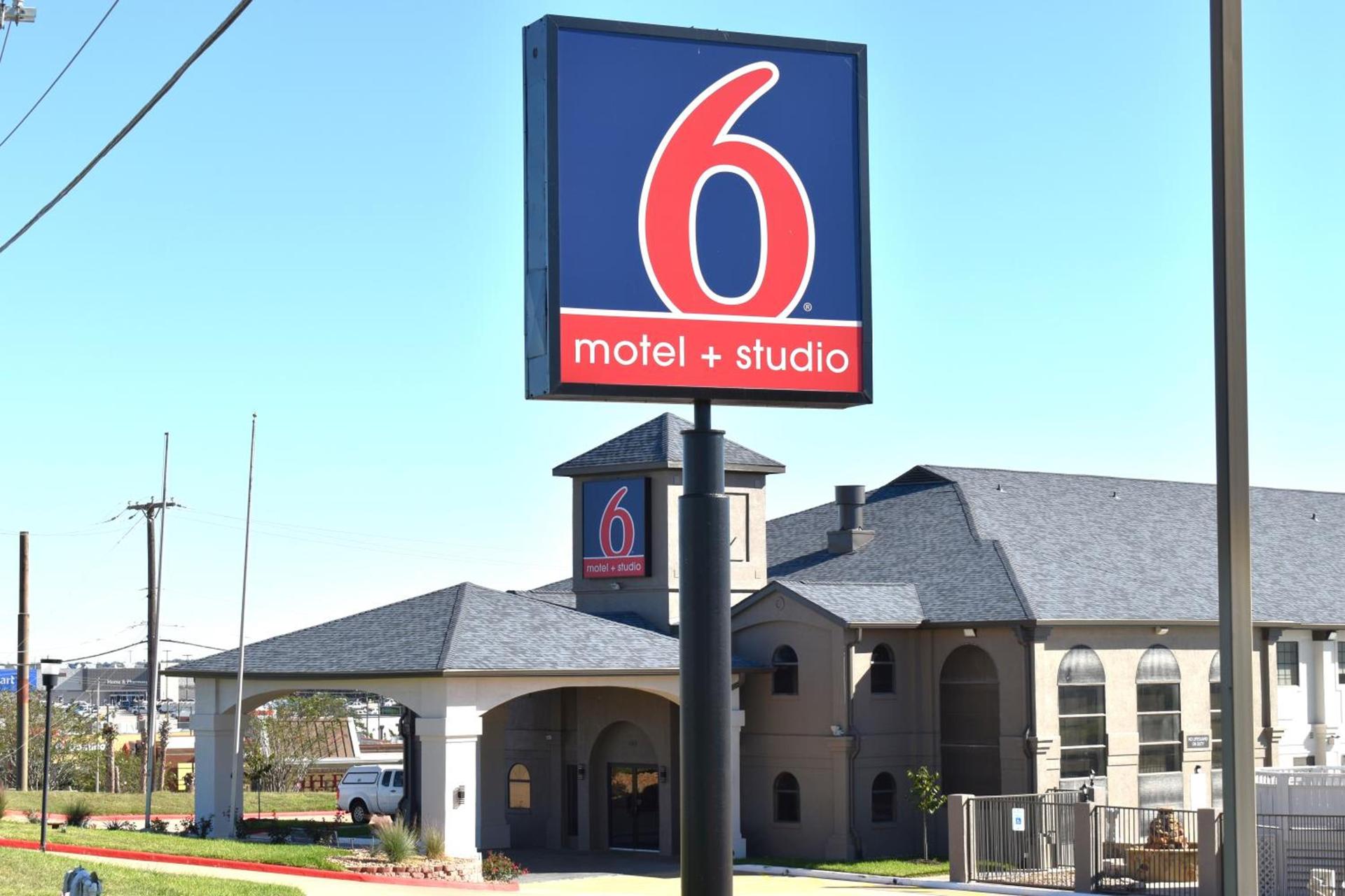 Studio 6 Suites Brenham, TX photo 2
