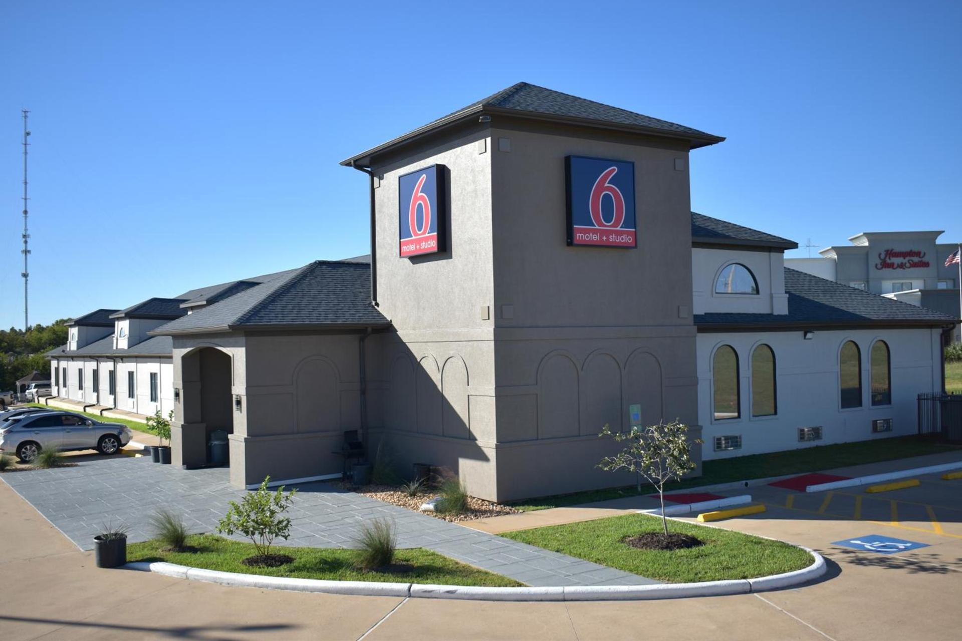 Studio 6 Suites Brenham, TX photo 4