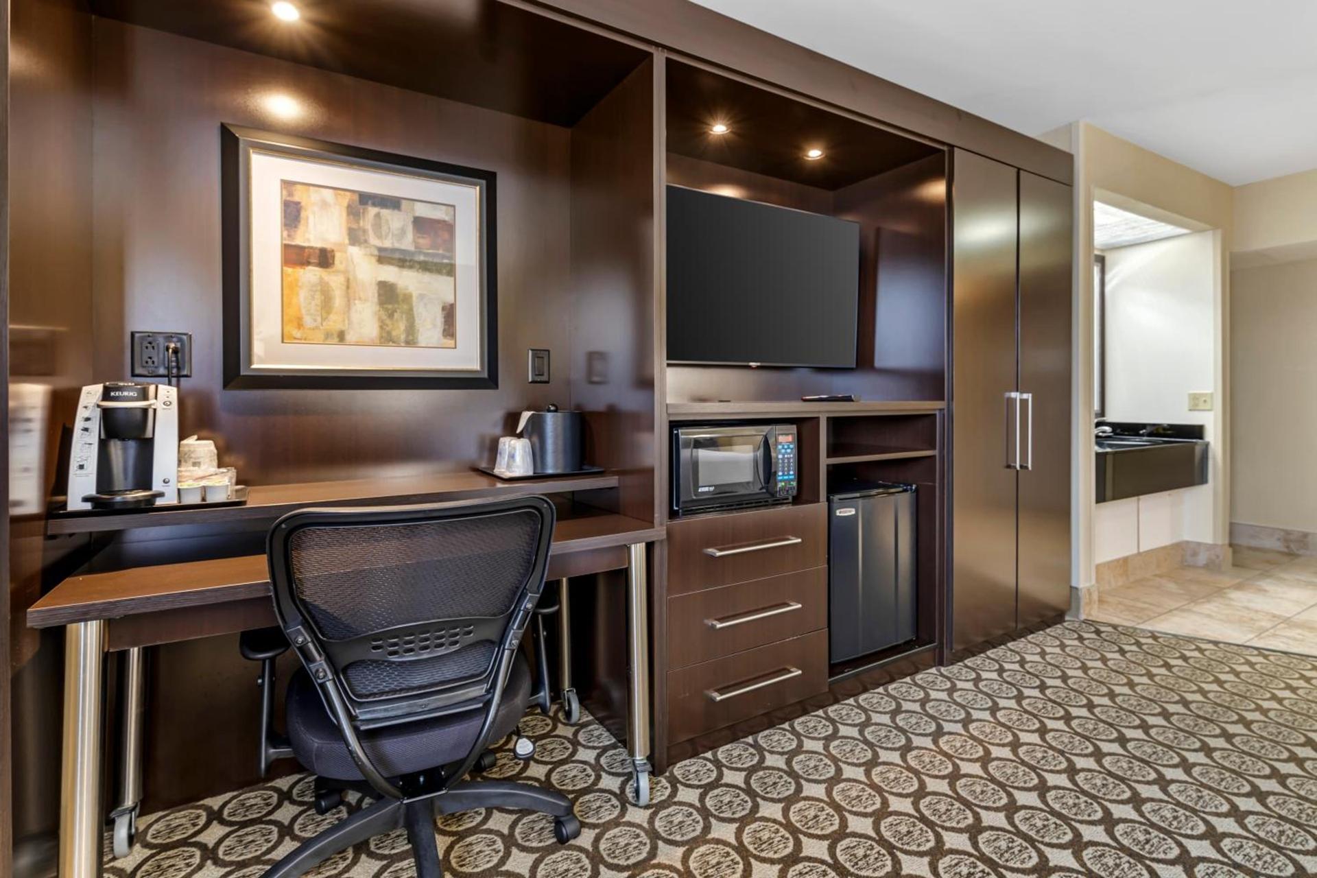 Best Western Plus InnTowner Madison photo 26