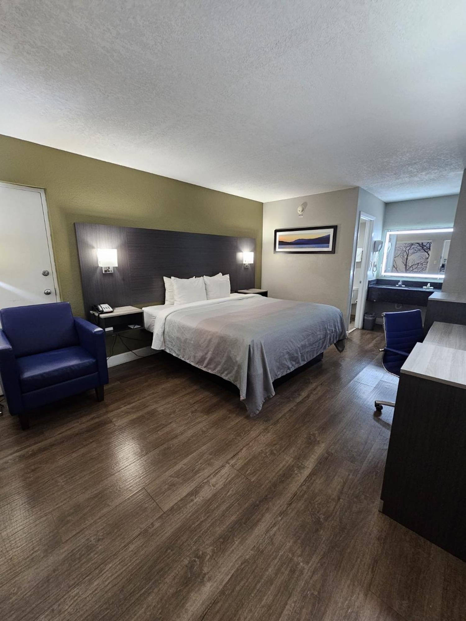 Quality Inn near Blue Spring photo 10