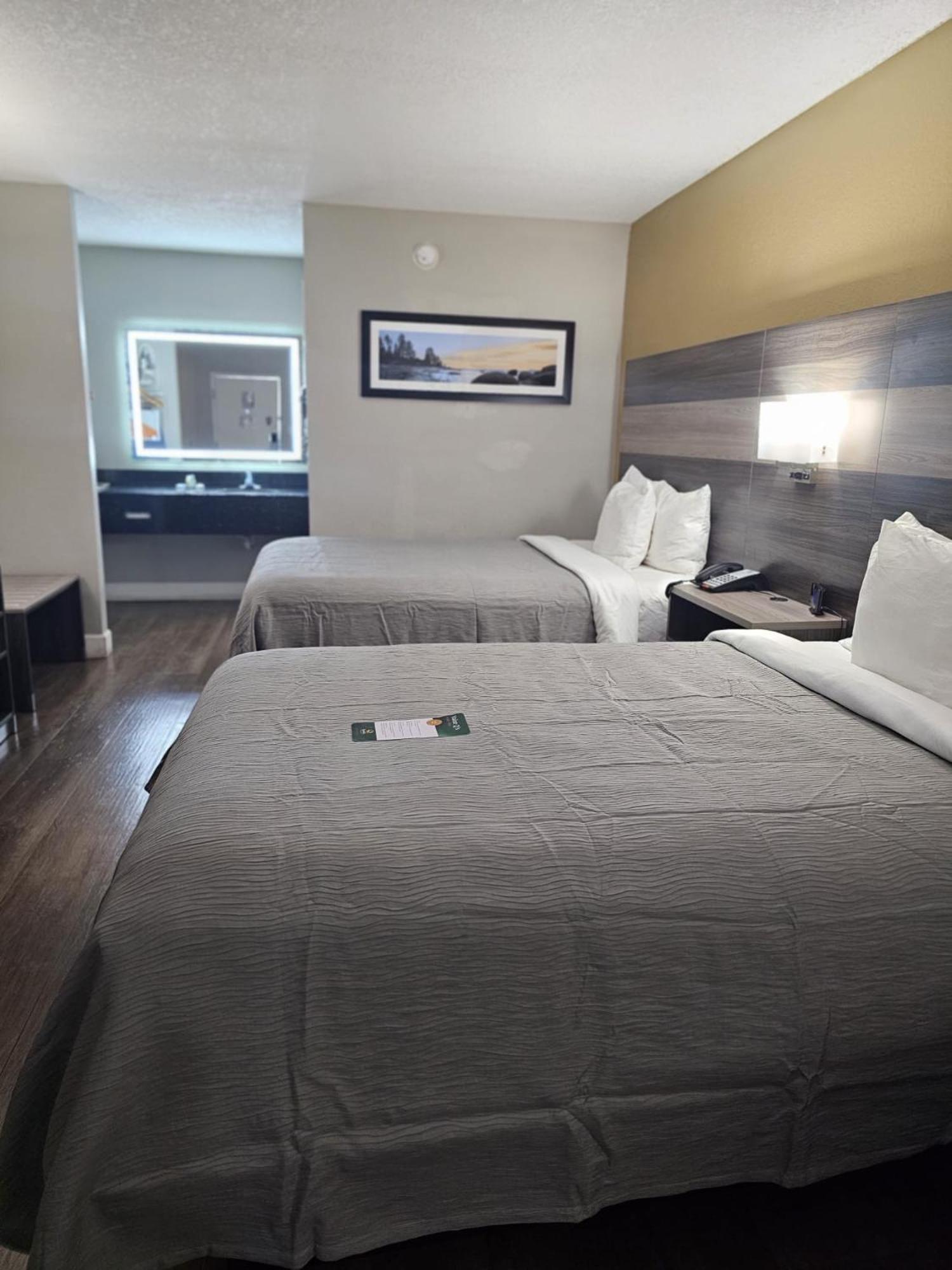 Quality Inn near Blue Spring photo 19