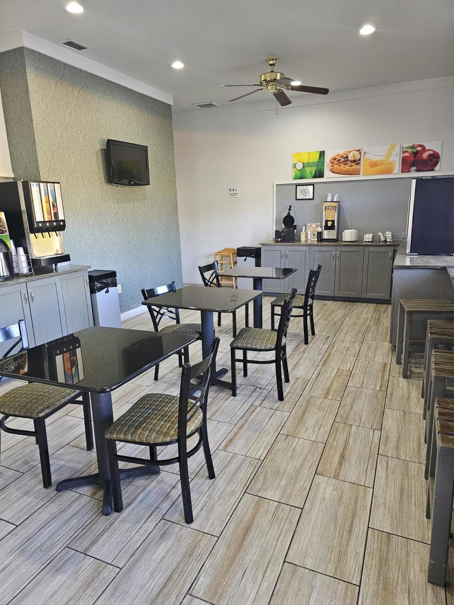 Quality Inn near Blue Spring photo 16