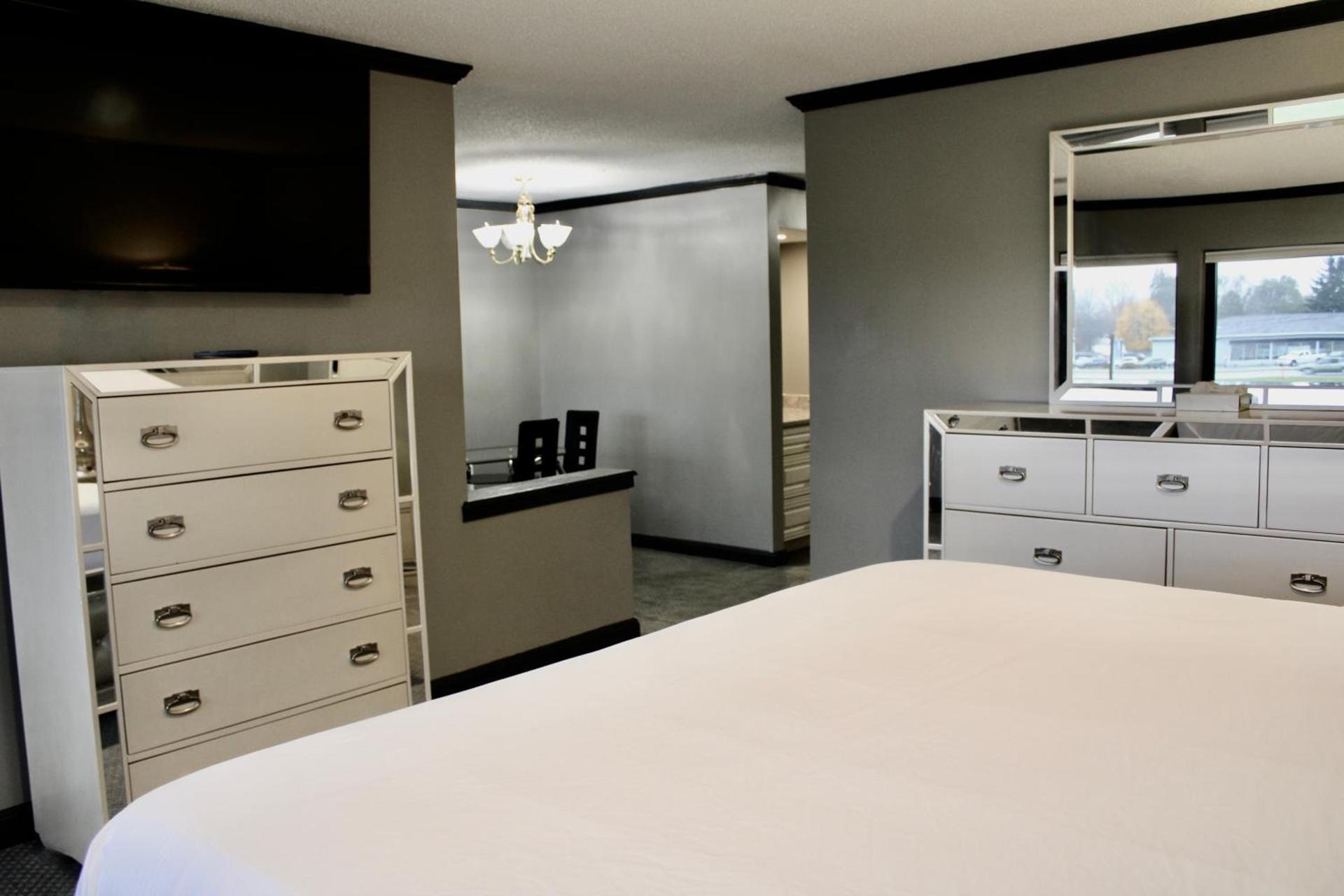 Carlton Lodge Hotel and Suites photo 24