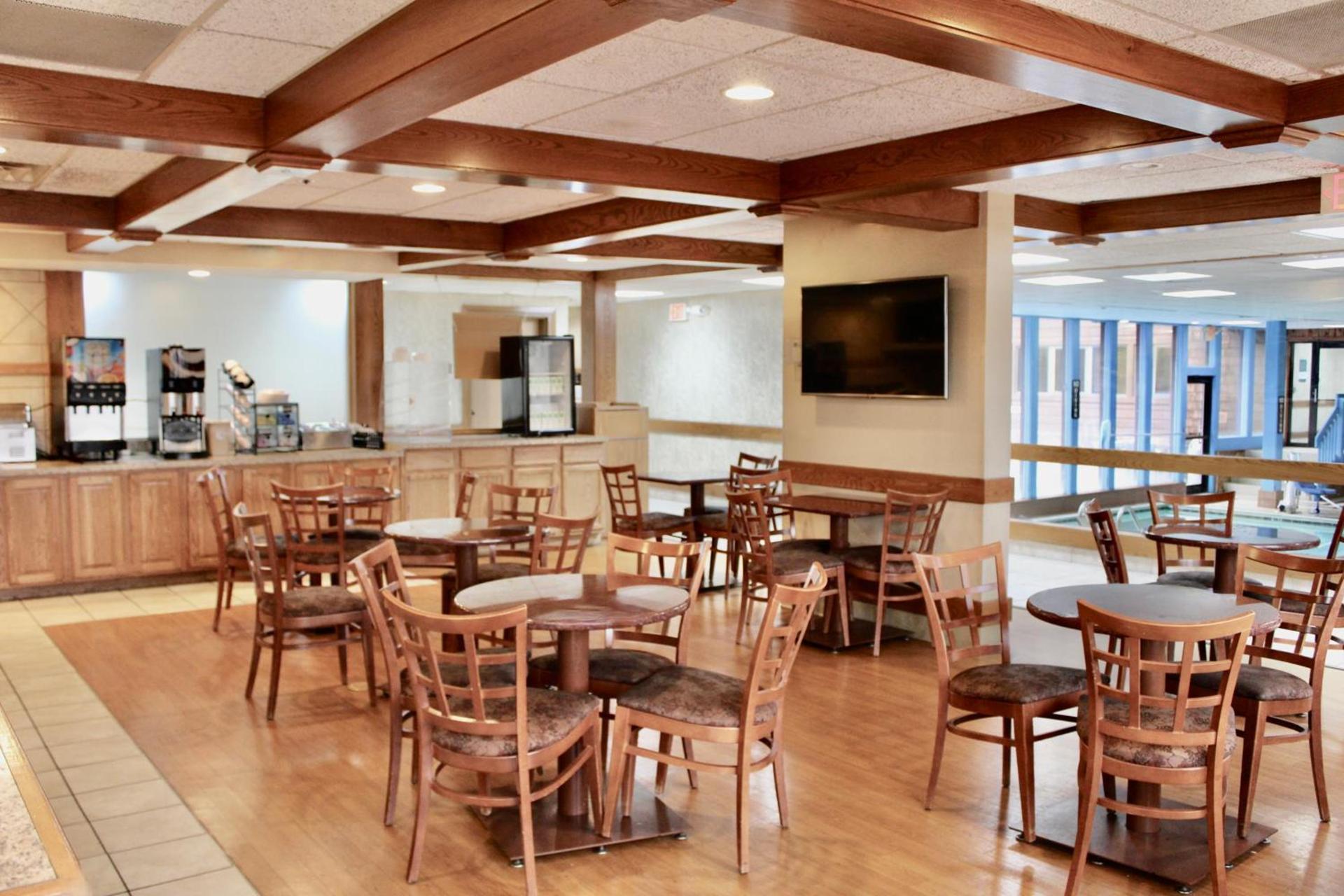 Carlton Lodge Hotel and Suites photo 11