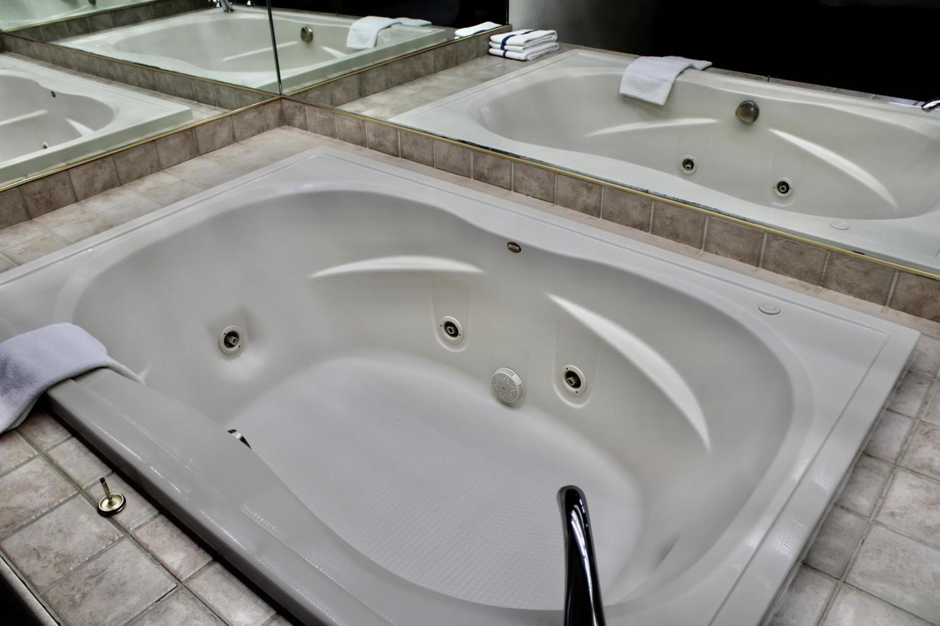 Carlton Lodge Hotel and Suites photo 17