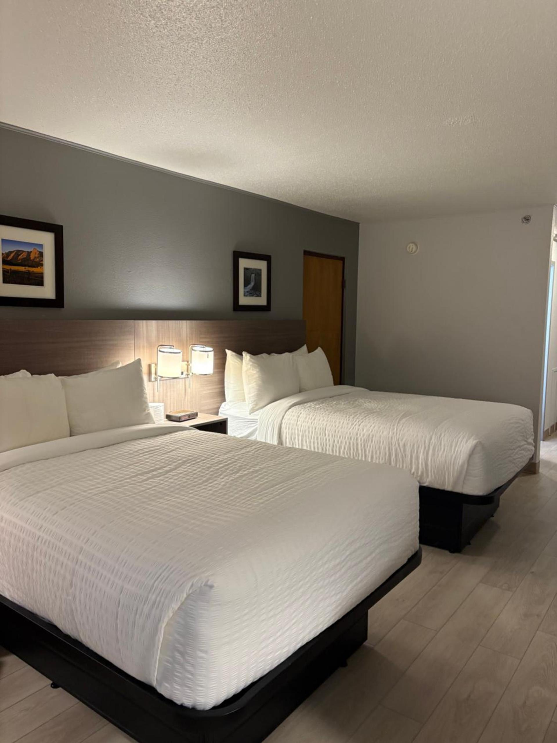 Clarion Inn and Suites Convention Center Kearney photo 36