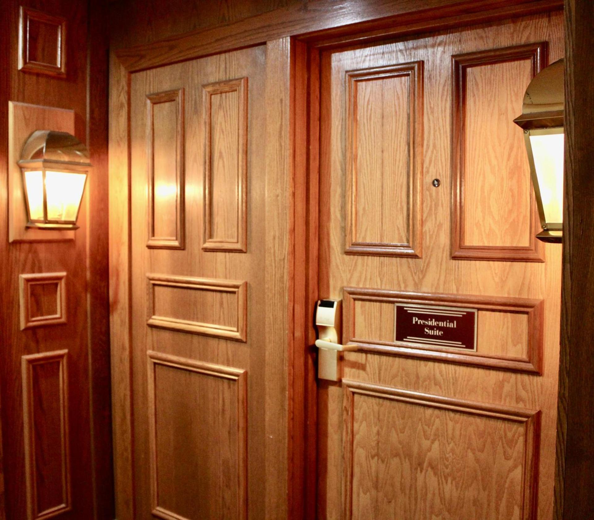Carlton Lodge Hotel and Suites photo 13