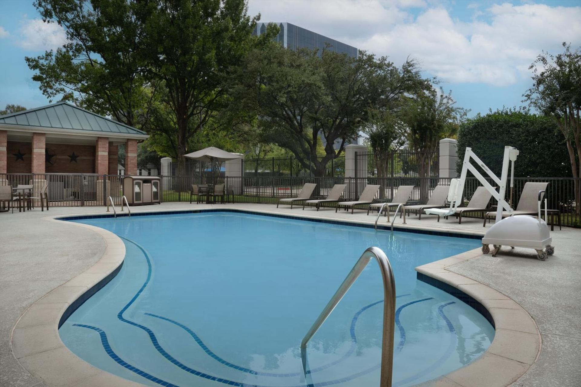 Courtyard Dallas Addison Quorum Drive photo 10