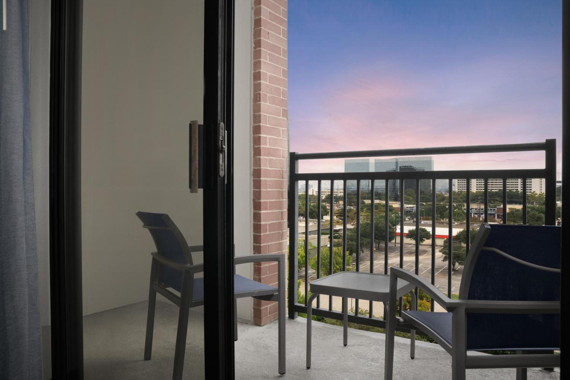 Courtyard Dallas Addison Quorum Drive photo 19