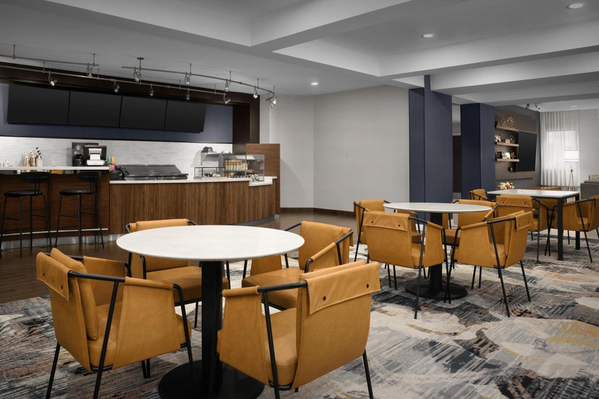 Courtyard Dallas Addison Quorum Drive photo 6