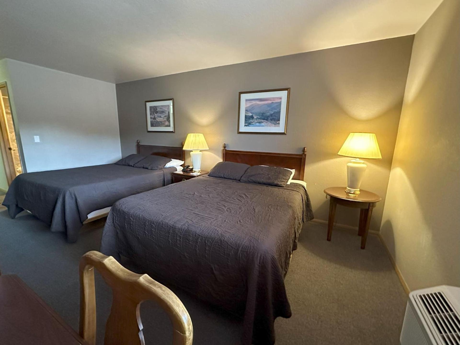 Timber Lodge Inn photo 32