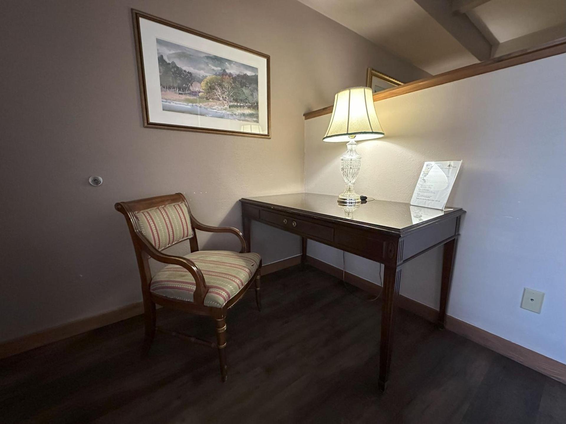 Timber Lodge Inn photo 36