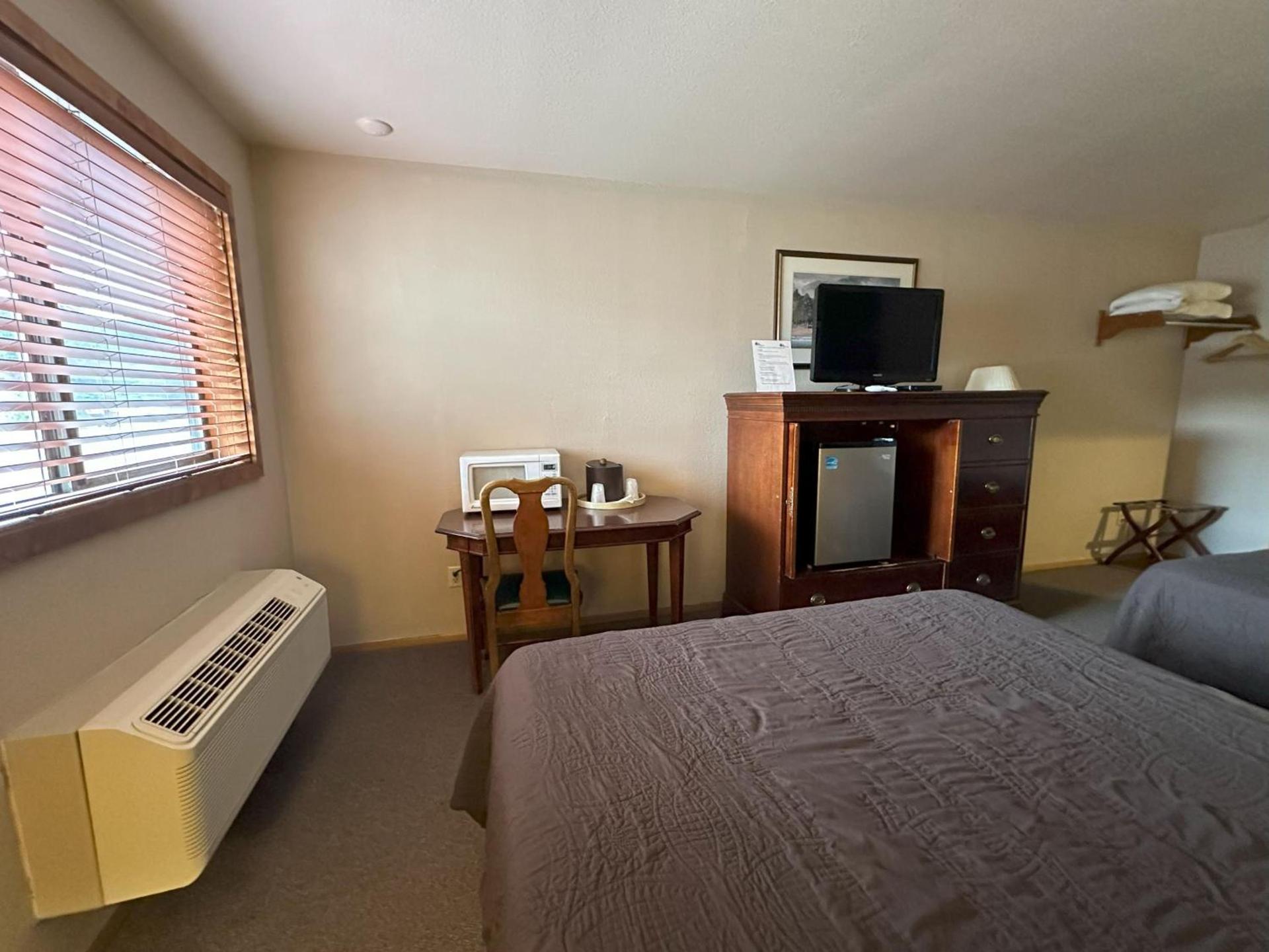 Timber Lodge Inn photo 6