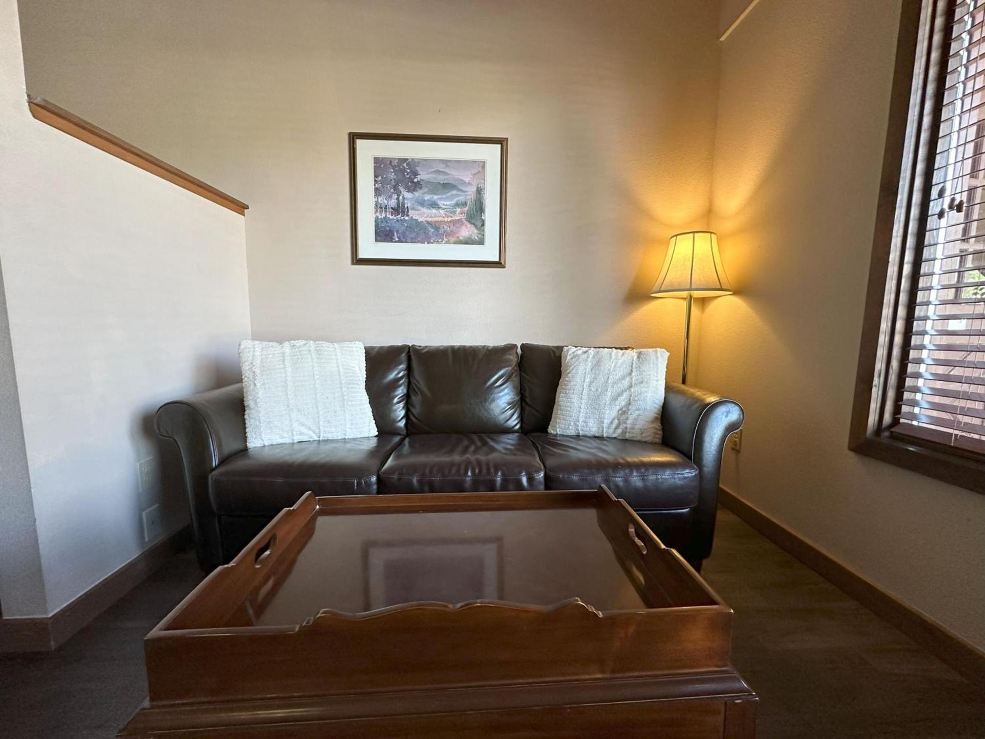 Timber Lodge Inn photo 25