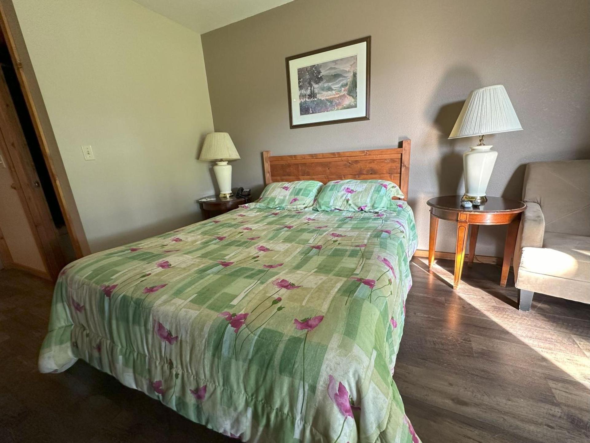 Timber Lodge Inn photo 9