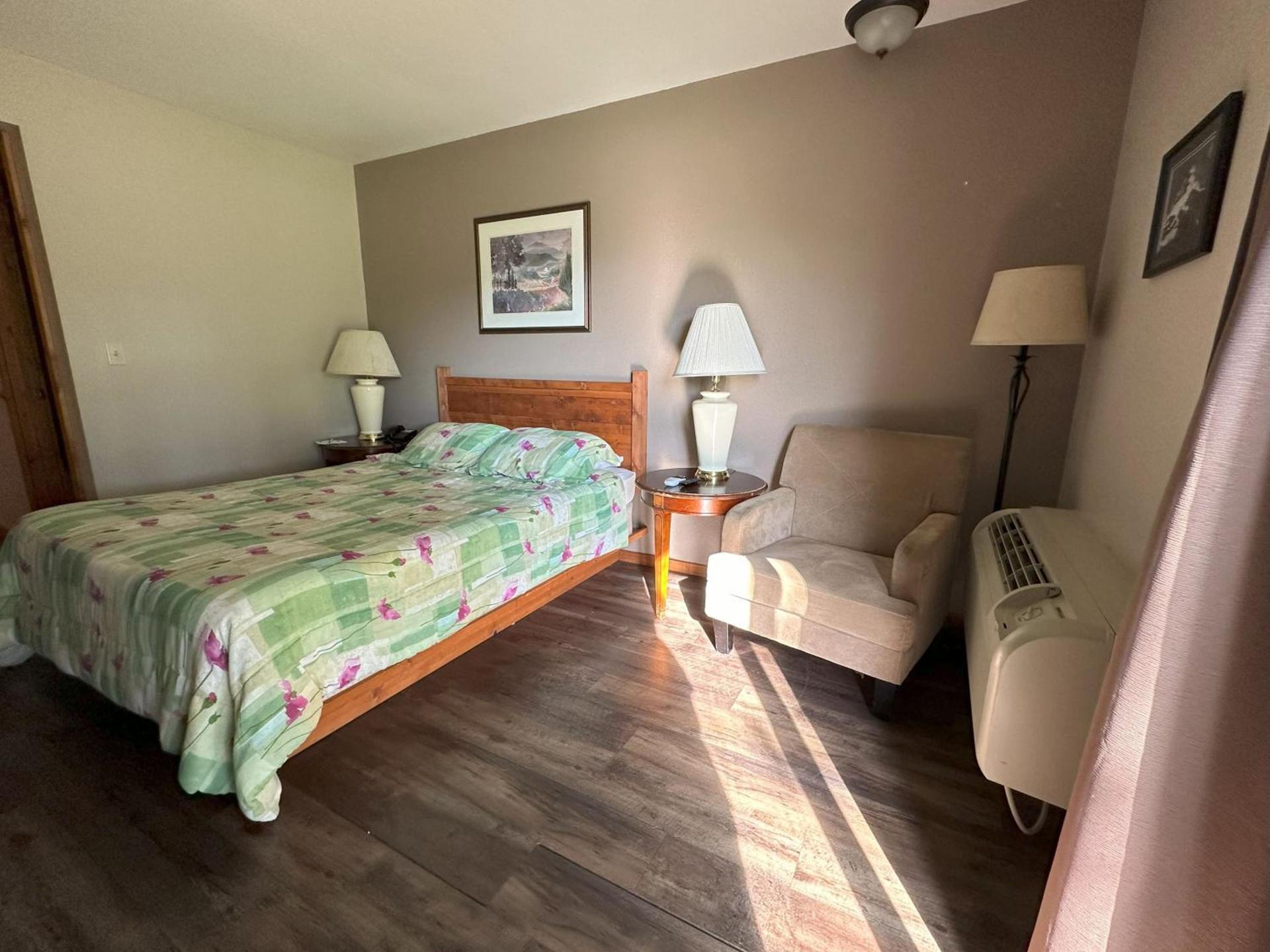Timber Lodge Inn photo 26