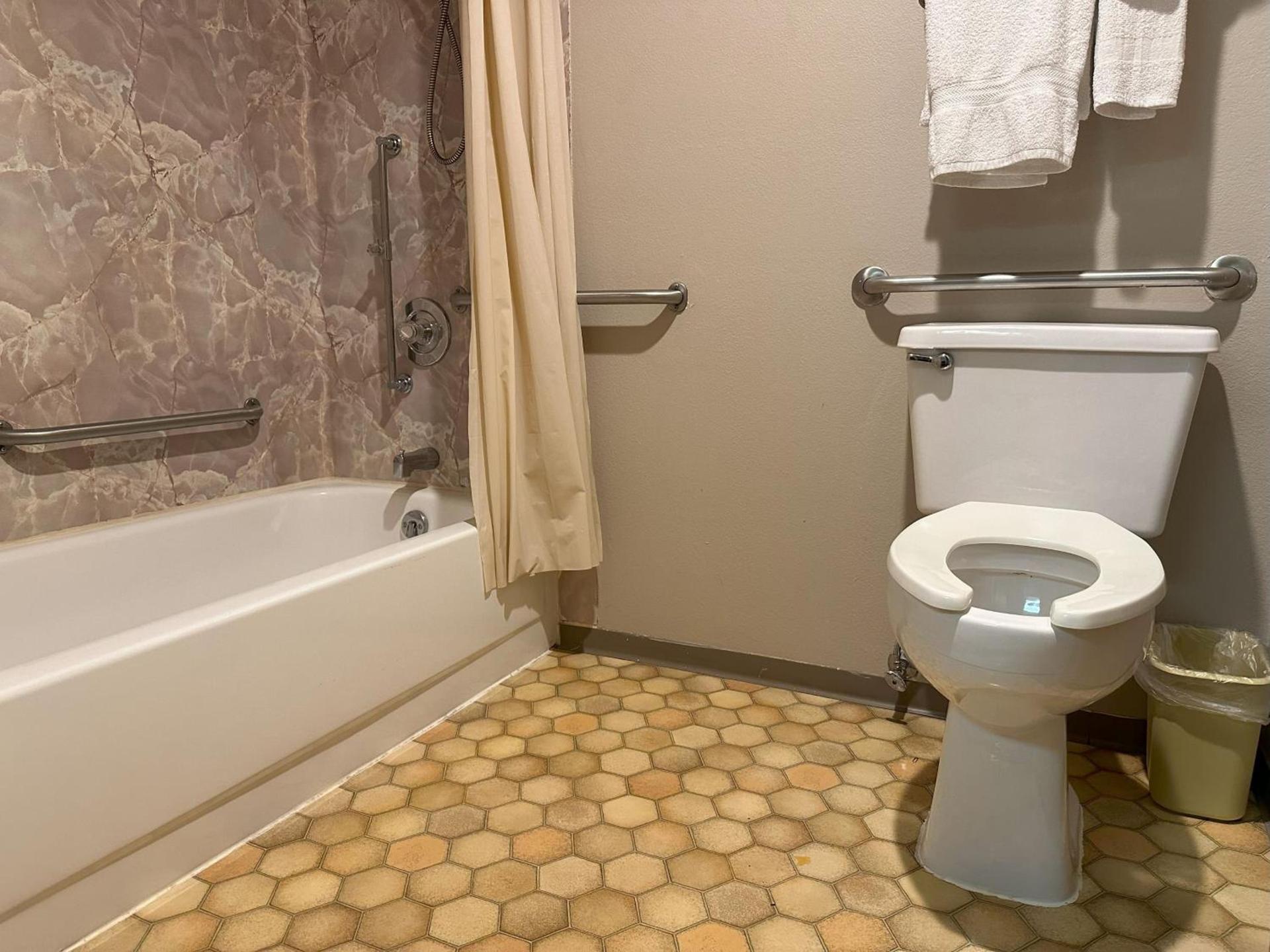 Timber Lodge Inn photo 22