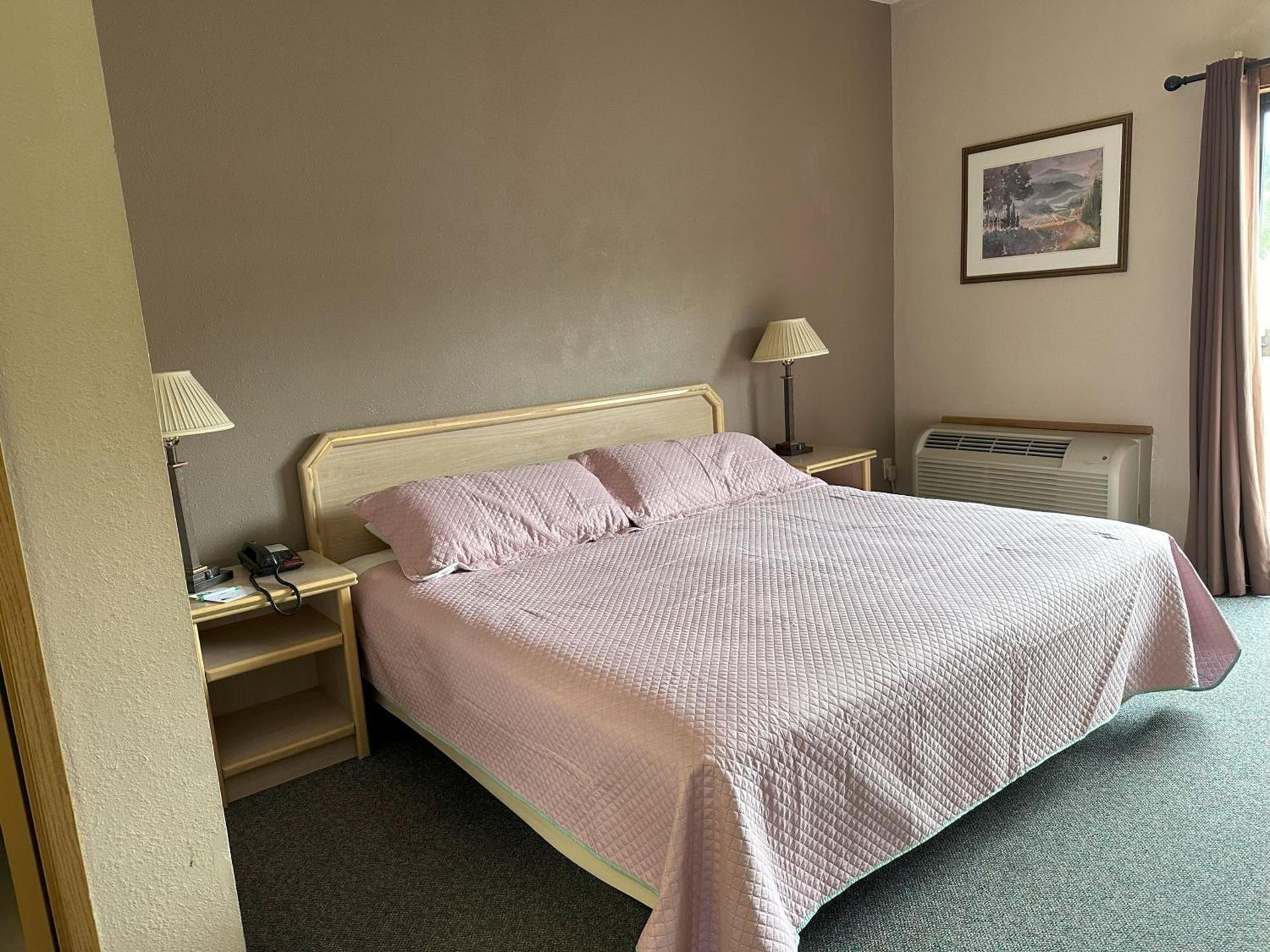Timber Lodge Inn photo 16