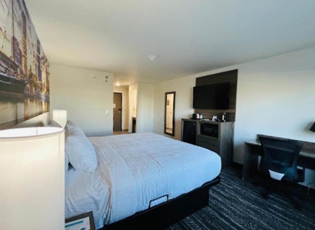 Clarion Pointe Milwaukee Airport photo 55