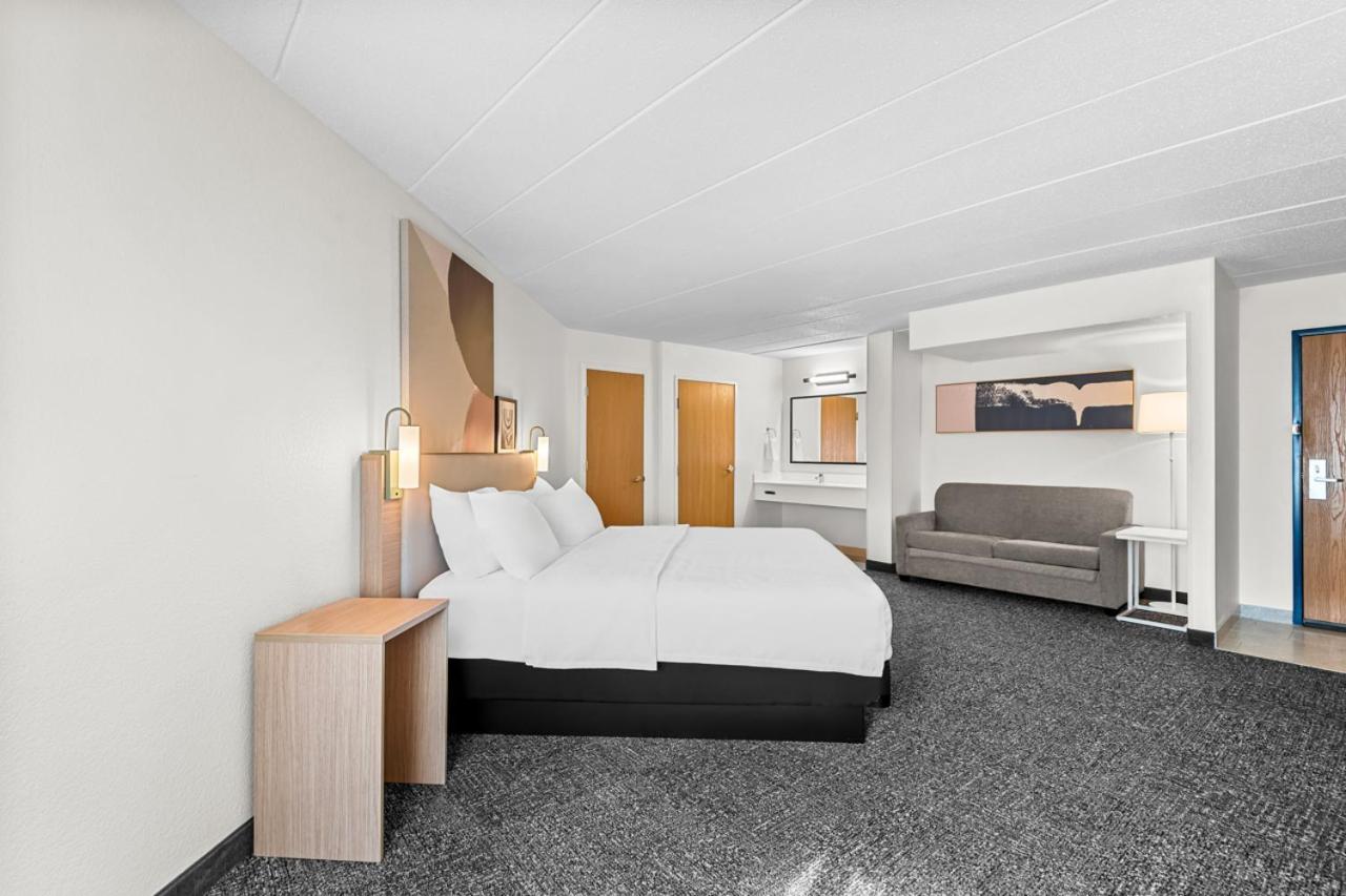 Spark by Hilton Cedar Falls photo 28