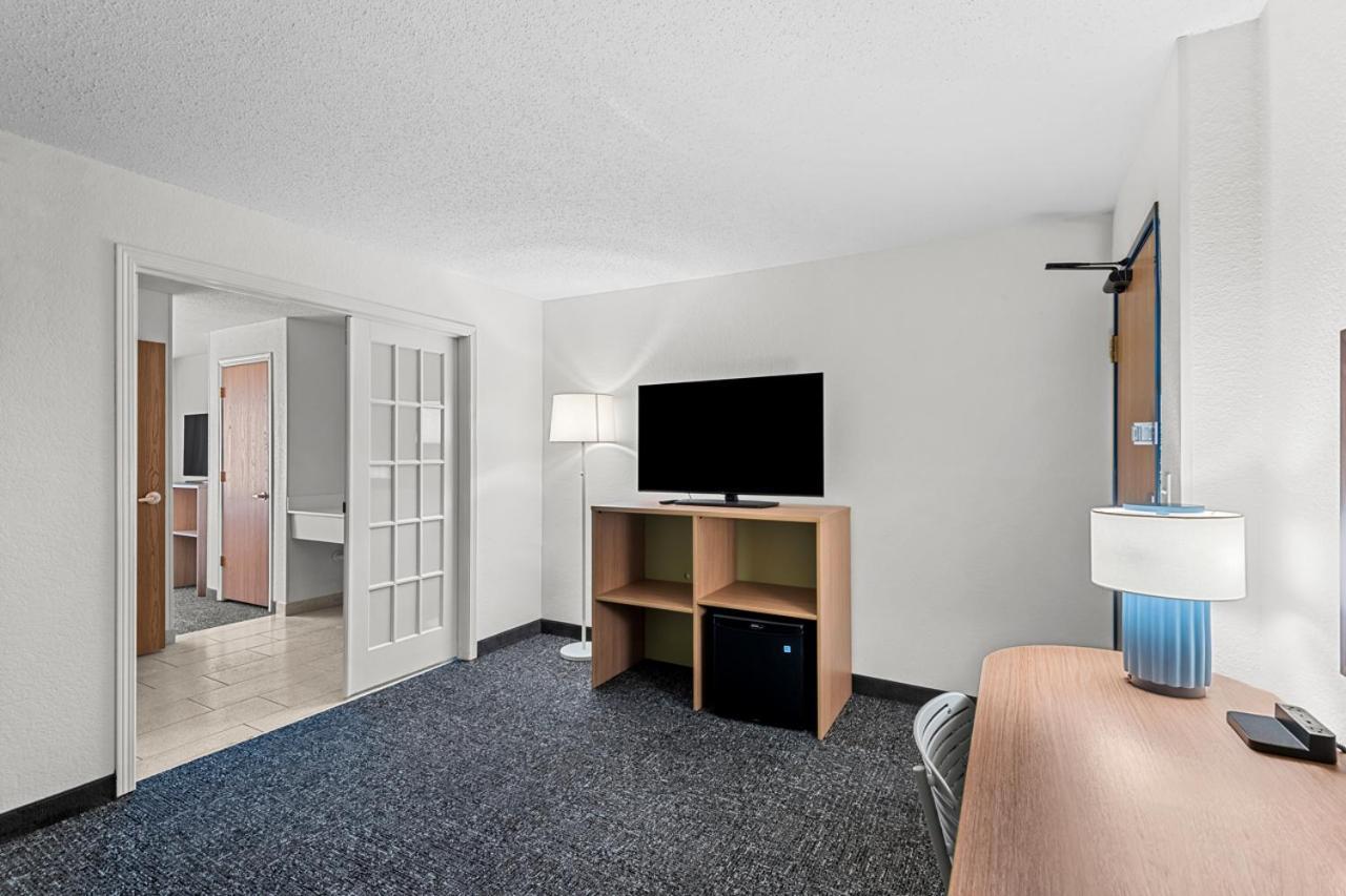 Spark by Hilton Cedar Falls photo 35