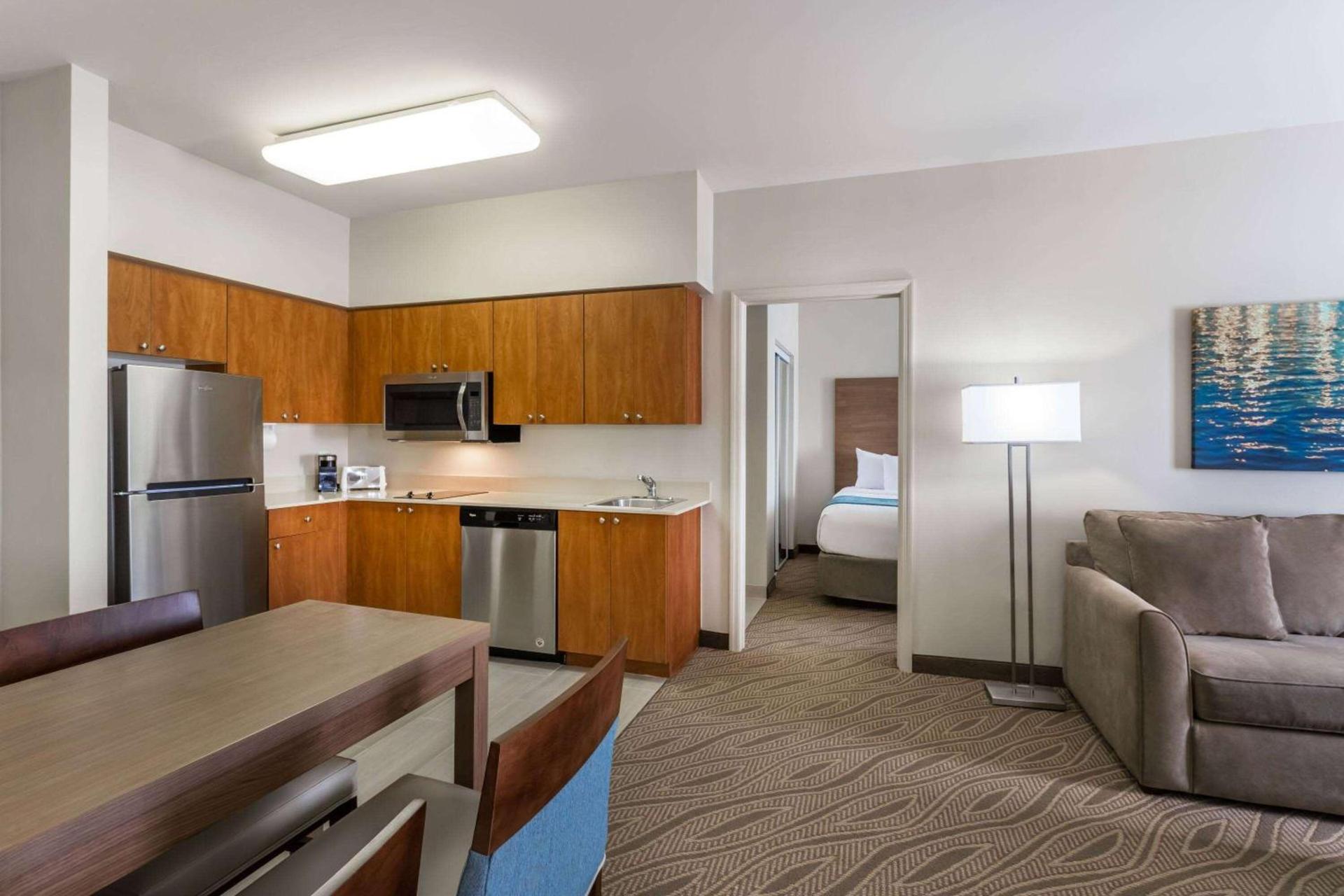 Hawthorn Extended Stay by Wyndham Naples photo 27