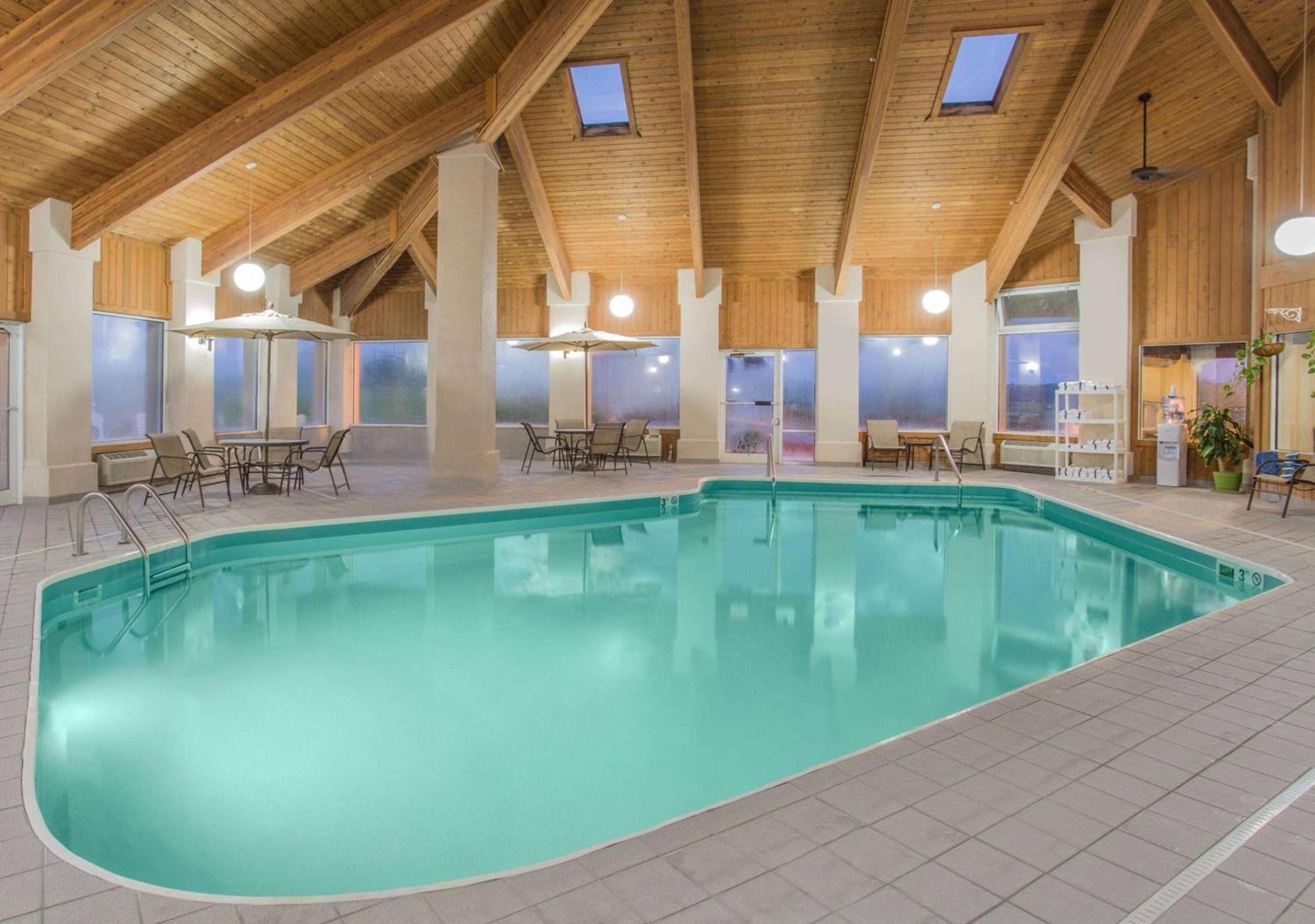 Baymont by Wyndham Freeport photo 3