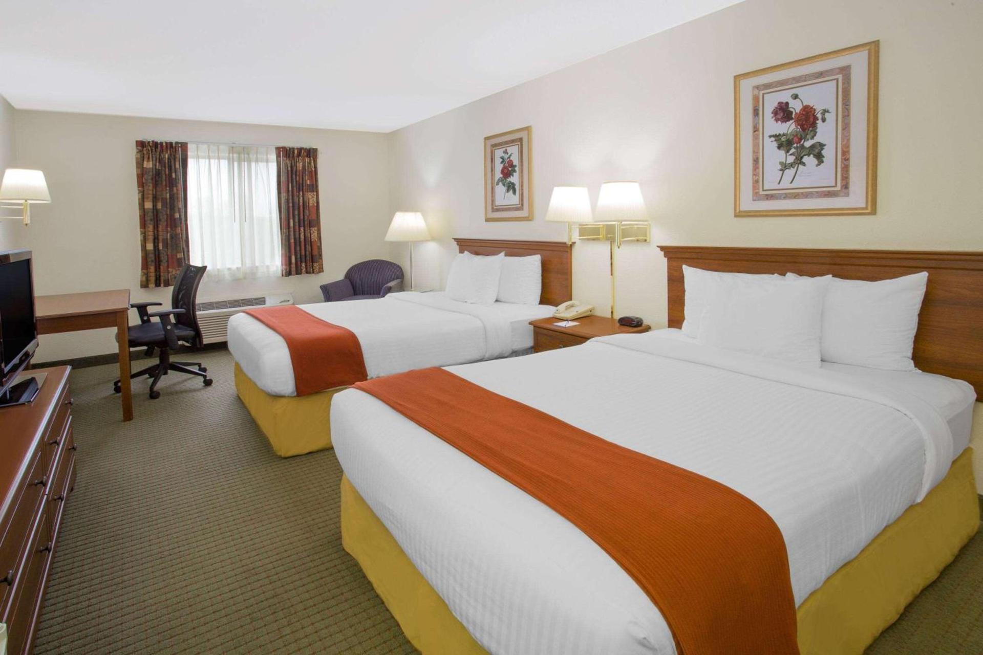 Baymont by Wyndham Freeport photo 12