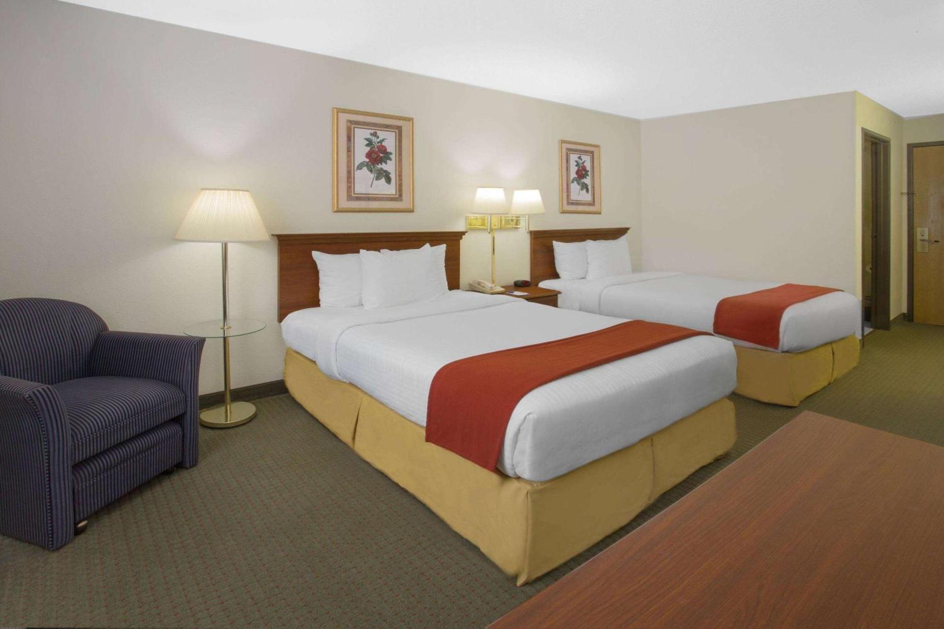Baymont by Wyndham Freeport photo 13