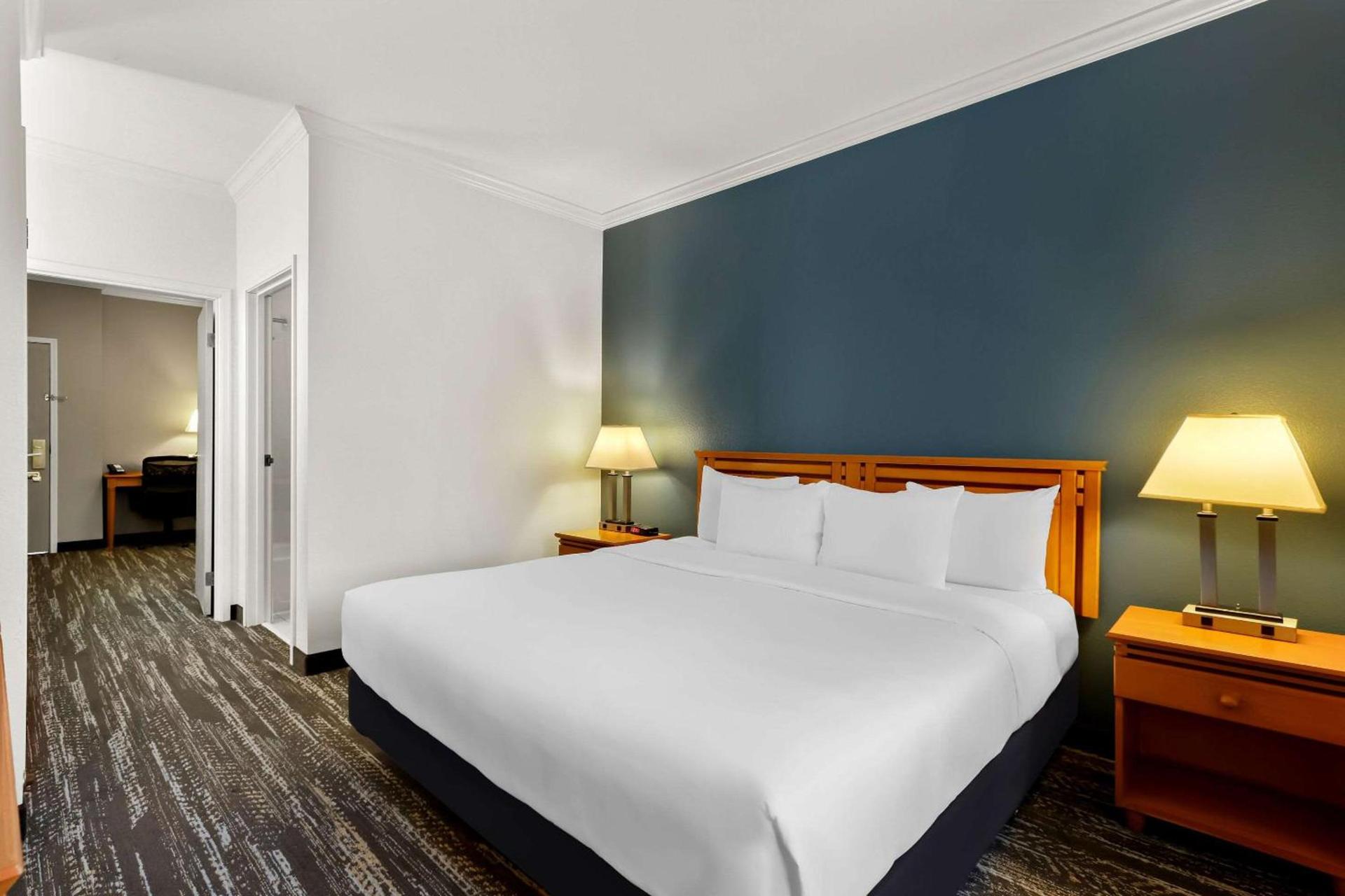 Clarion Suites Anchorage Downtown photo 8