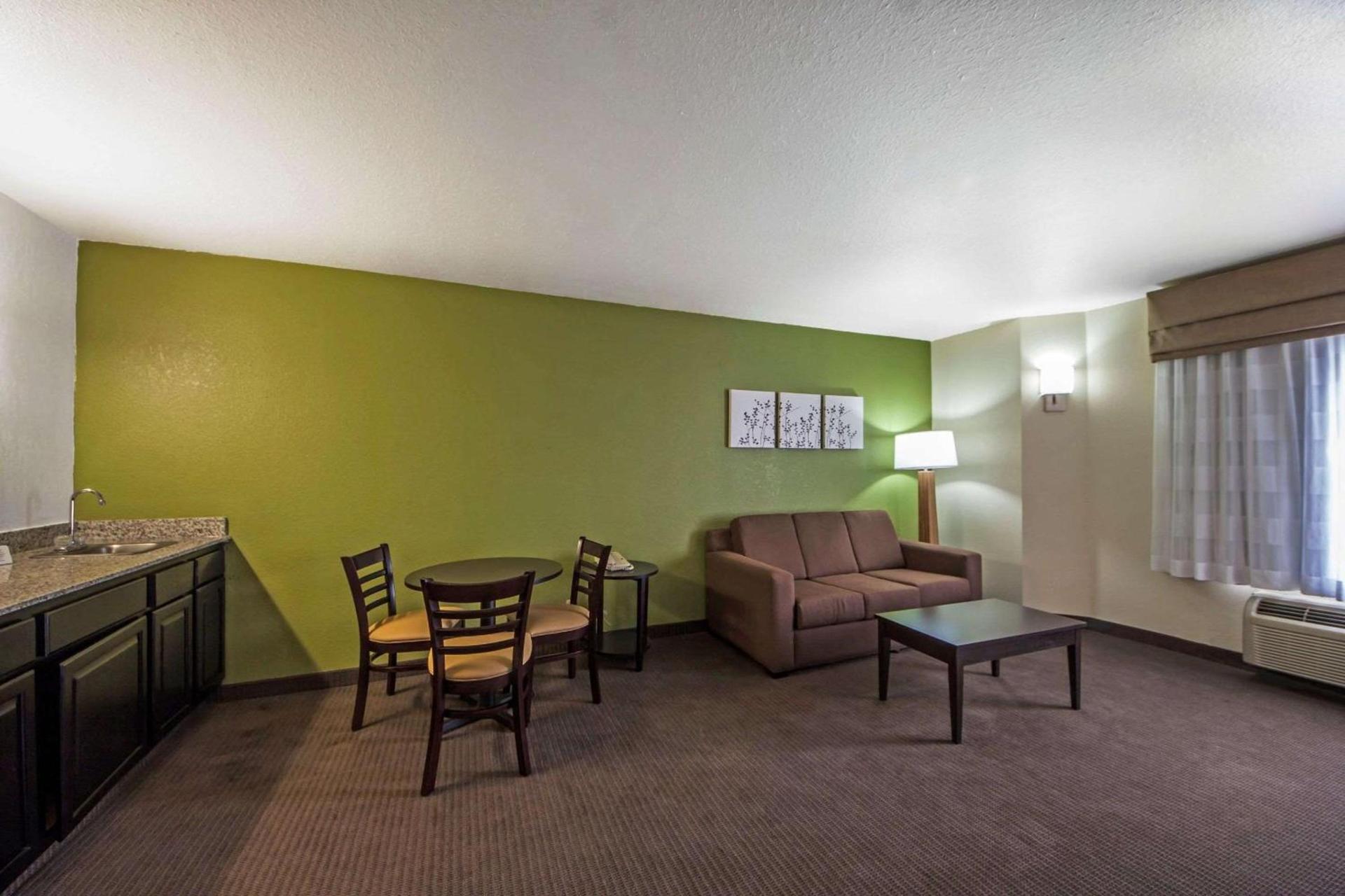 Sleep Inn & Suites Tulsa Central I-44 photo 8