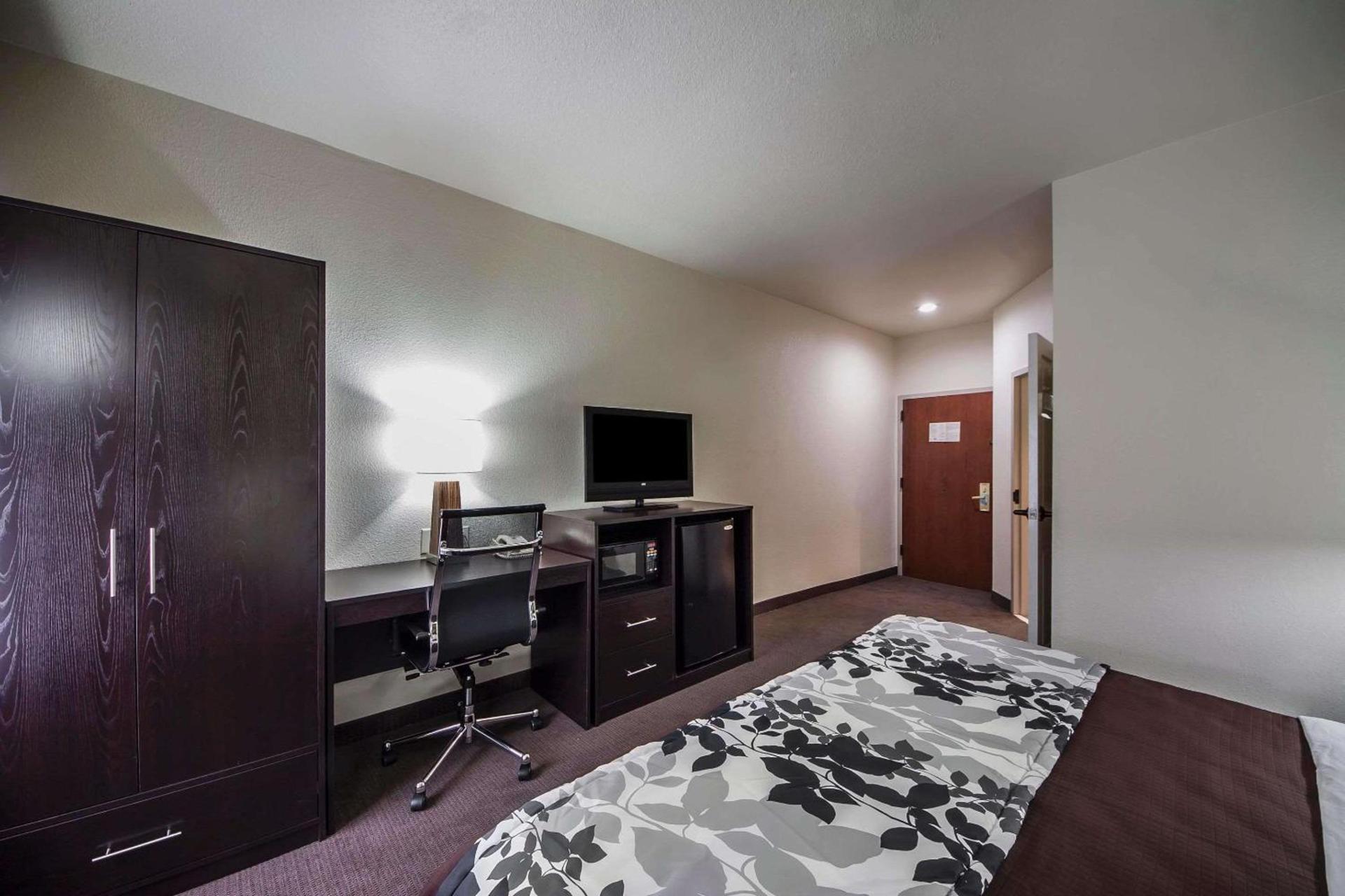 Sleep Inn & Suites Tulsa Central I-44 photo 13