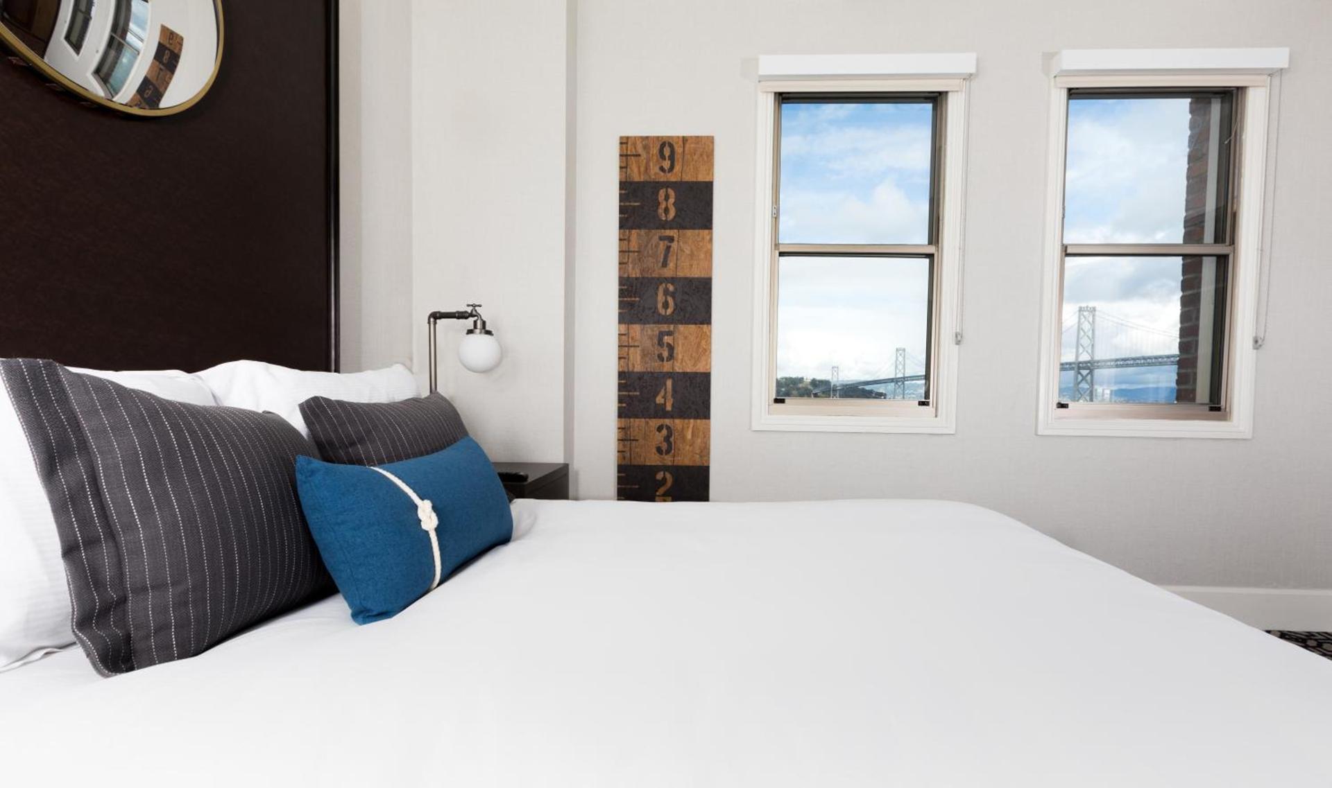 Harbor Court Hotel photo 2