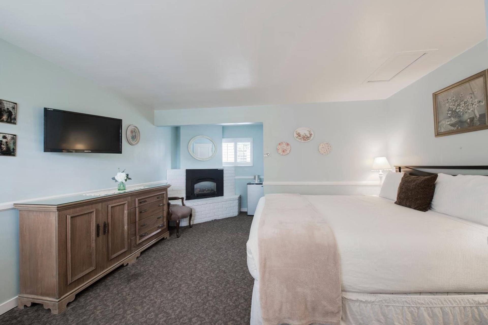Carmel Green Lantern Inn photo 18