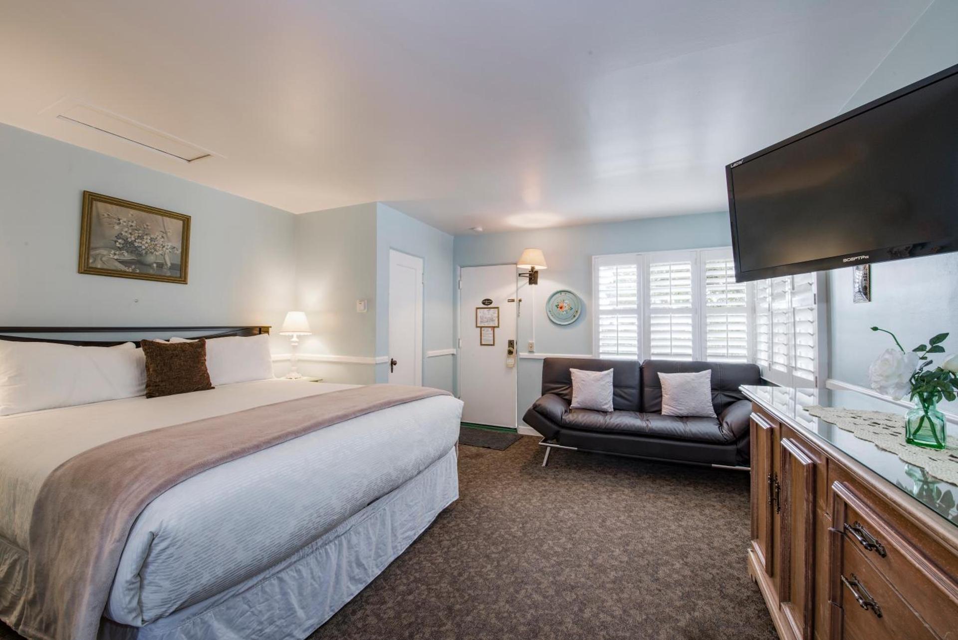 Carmel Green Lantern Inn photo 20