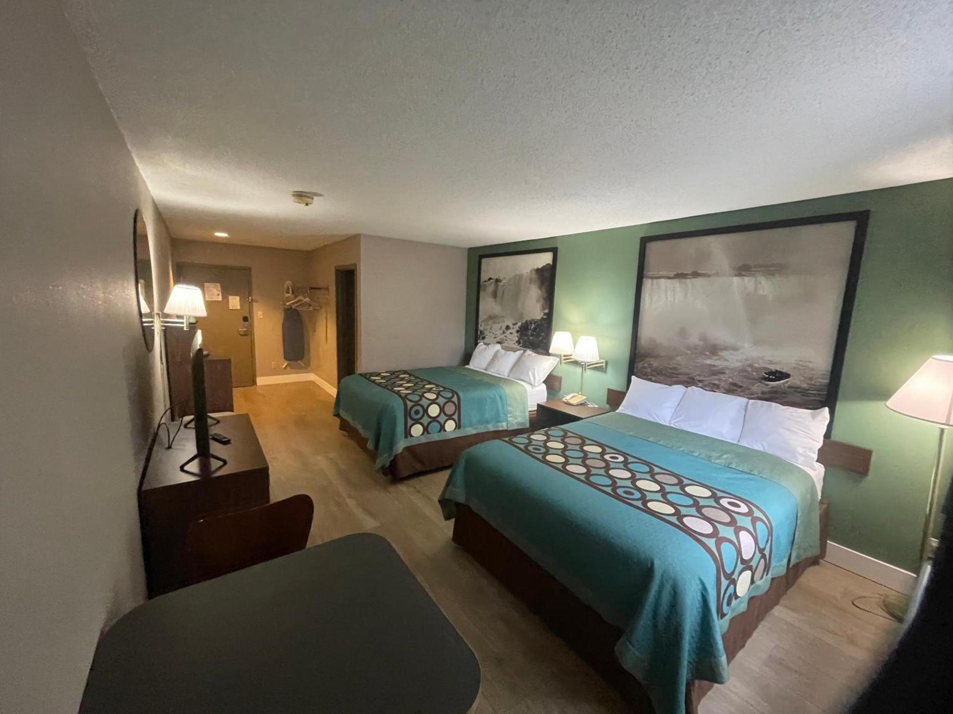 Super 8 by Wyndham Niagara Falls photo 8