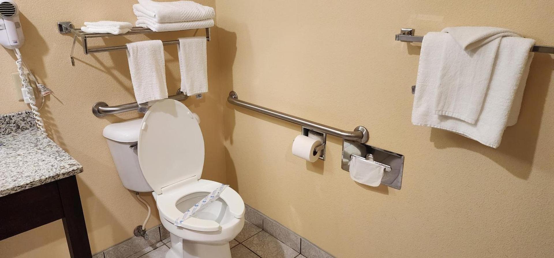 Quality Inn & Suites Bellville - Mansfield photo 34