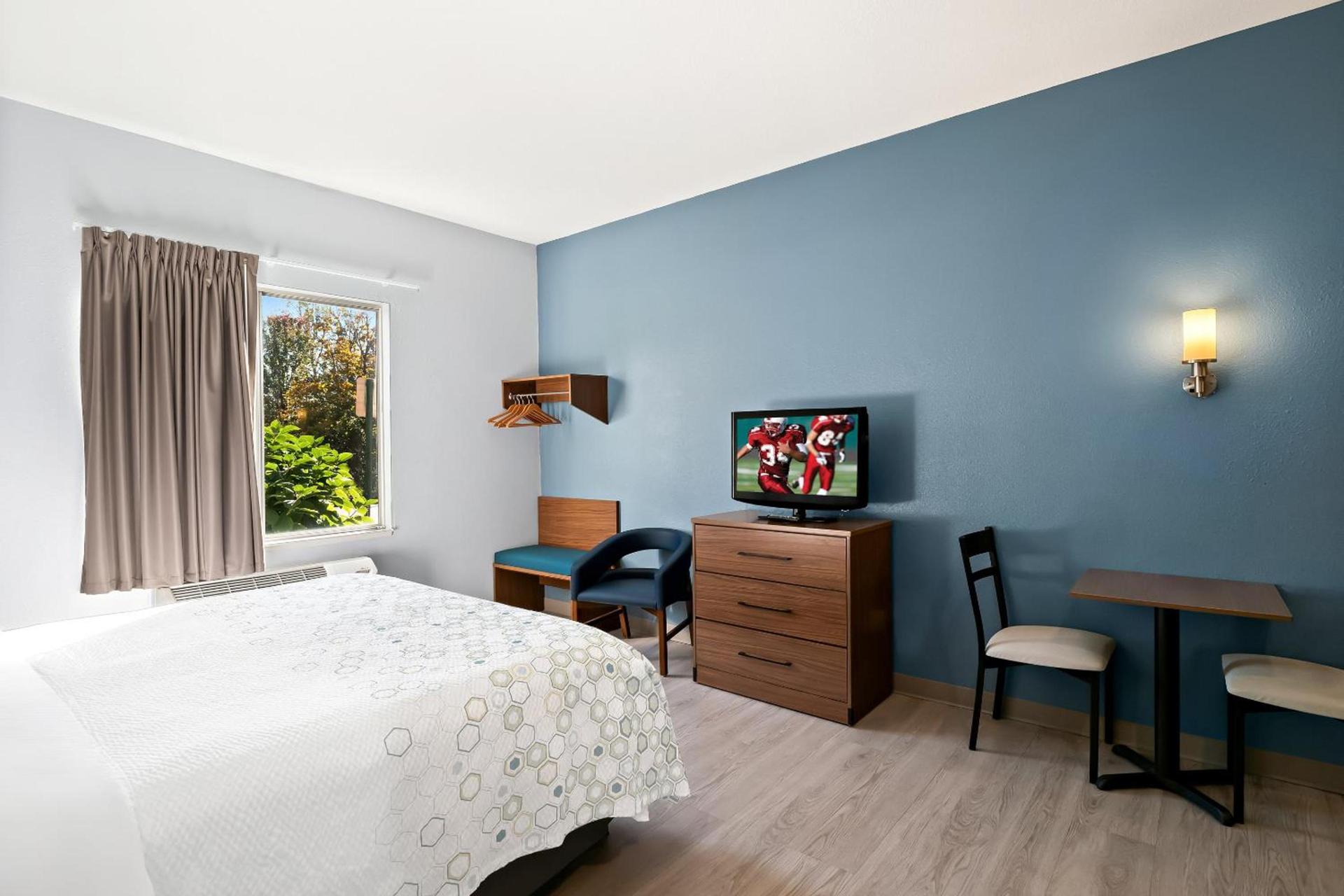 HomeTowne Studios by Red Roof East Lansing - Okemos photo 23