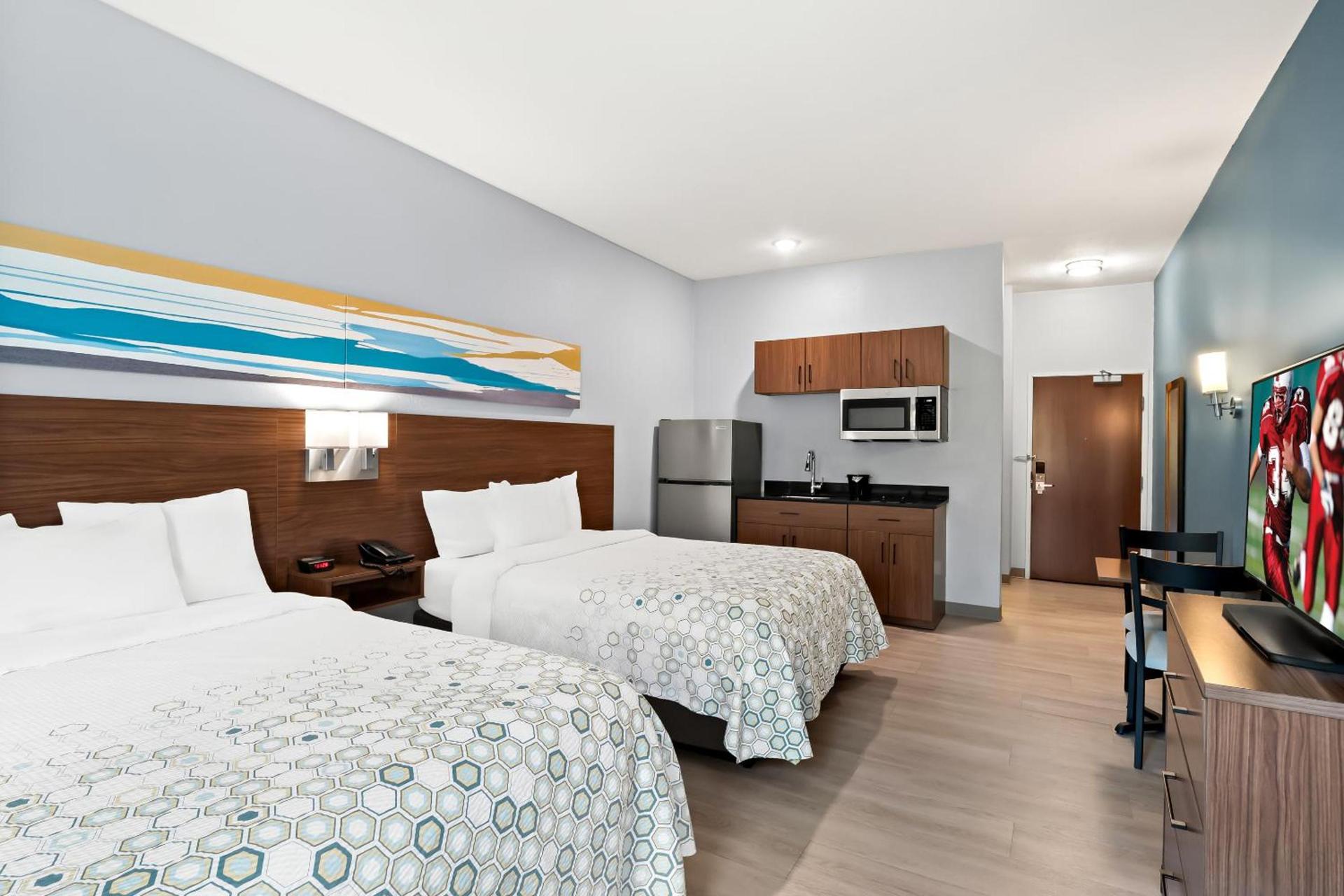 HomeTowne Studios by Red Roof East Lansing - Okemos photo 15