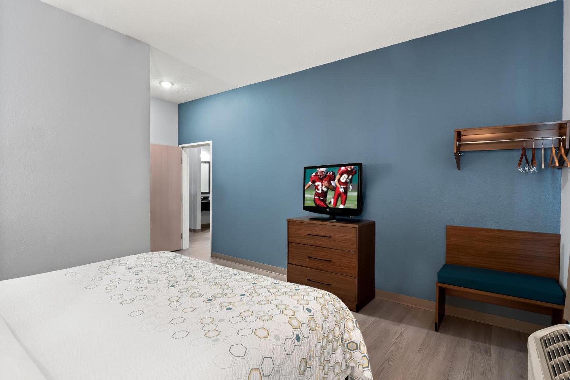 HomeTowne Studios by Red Roof East Lansing - Okemos photo 28