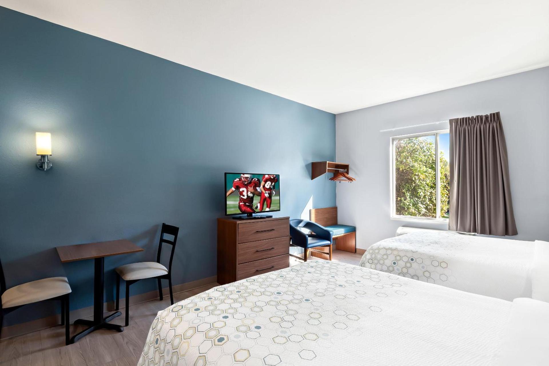 HomeTowne Studios by Red Roof East Lansing - Okemos photo 17