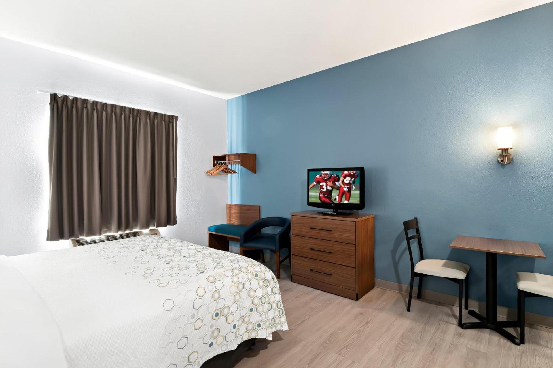 HomeTowne Studios by Red Roof East Lansing - Okemos photo 19