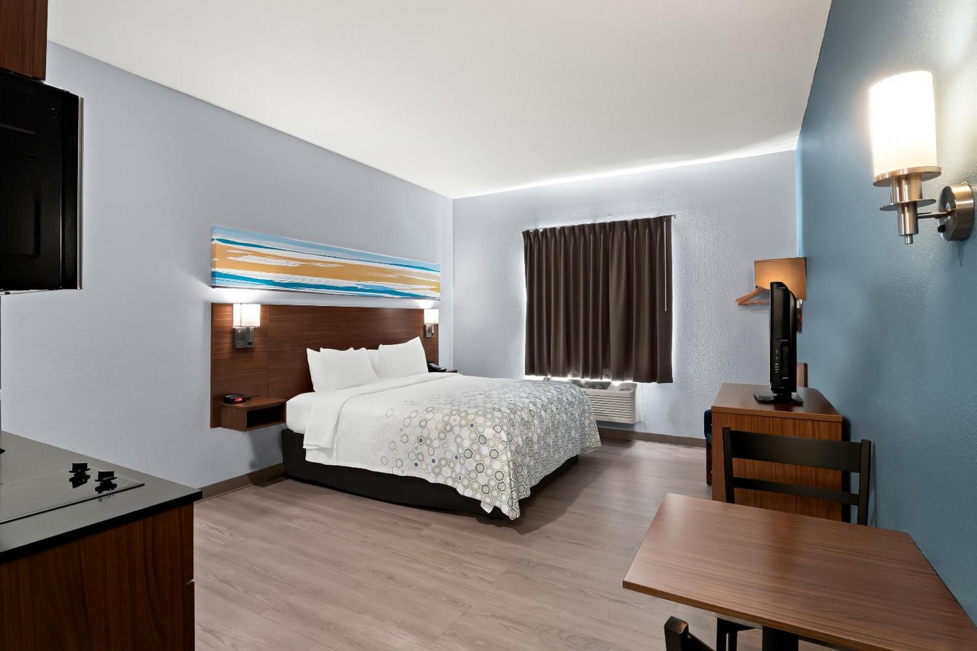 HomeTowne Studios by Red Roof East Lansing - Okemos photo 20
