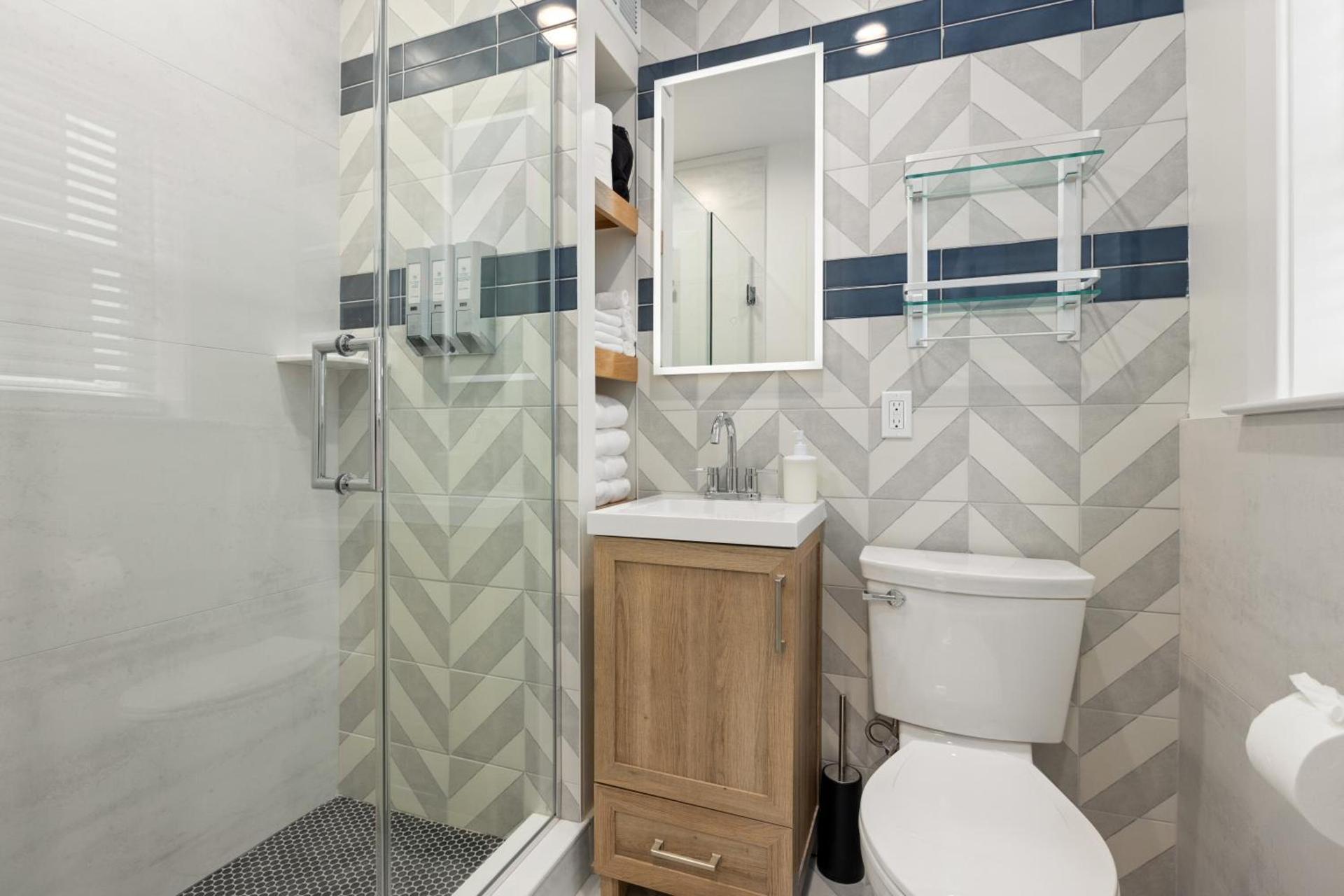 Surrey Beach House photo 31