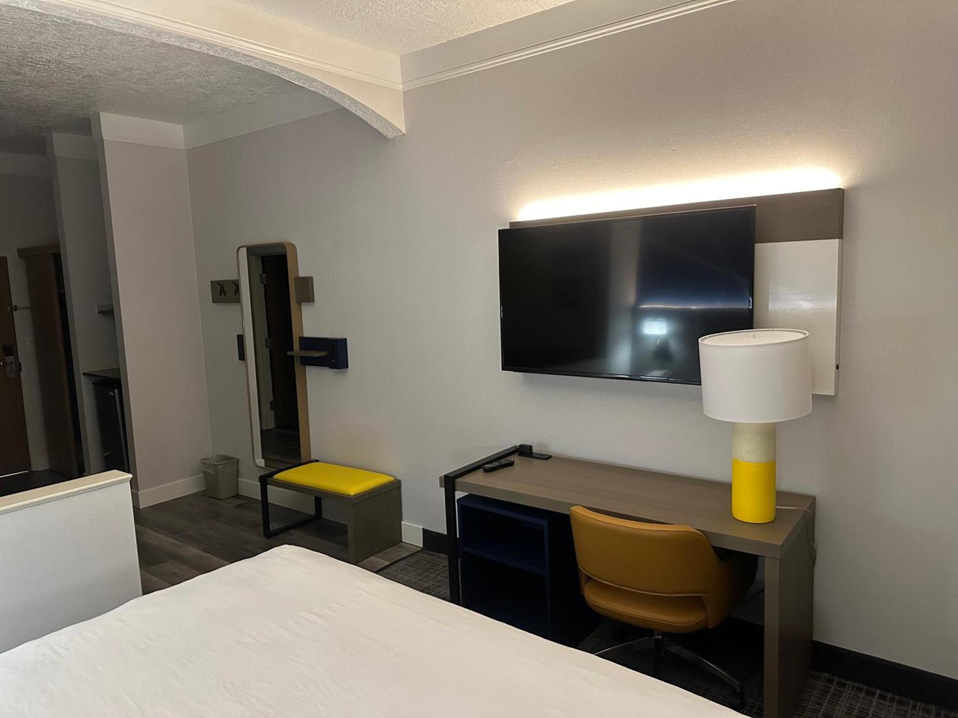 Comfort Suites Clackamas photo 22