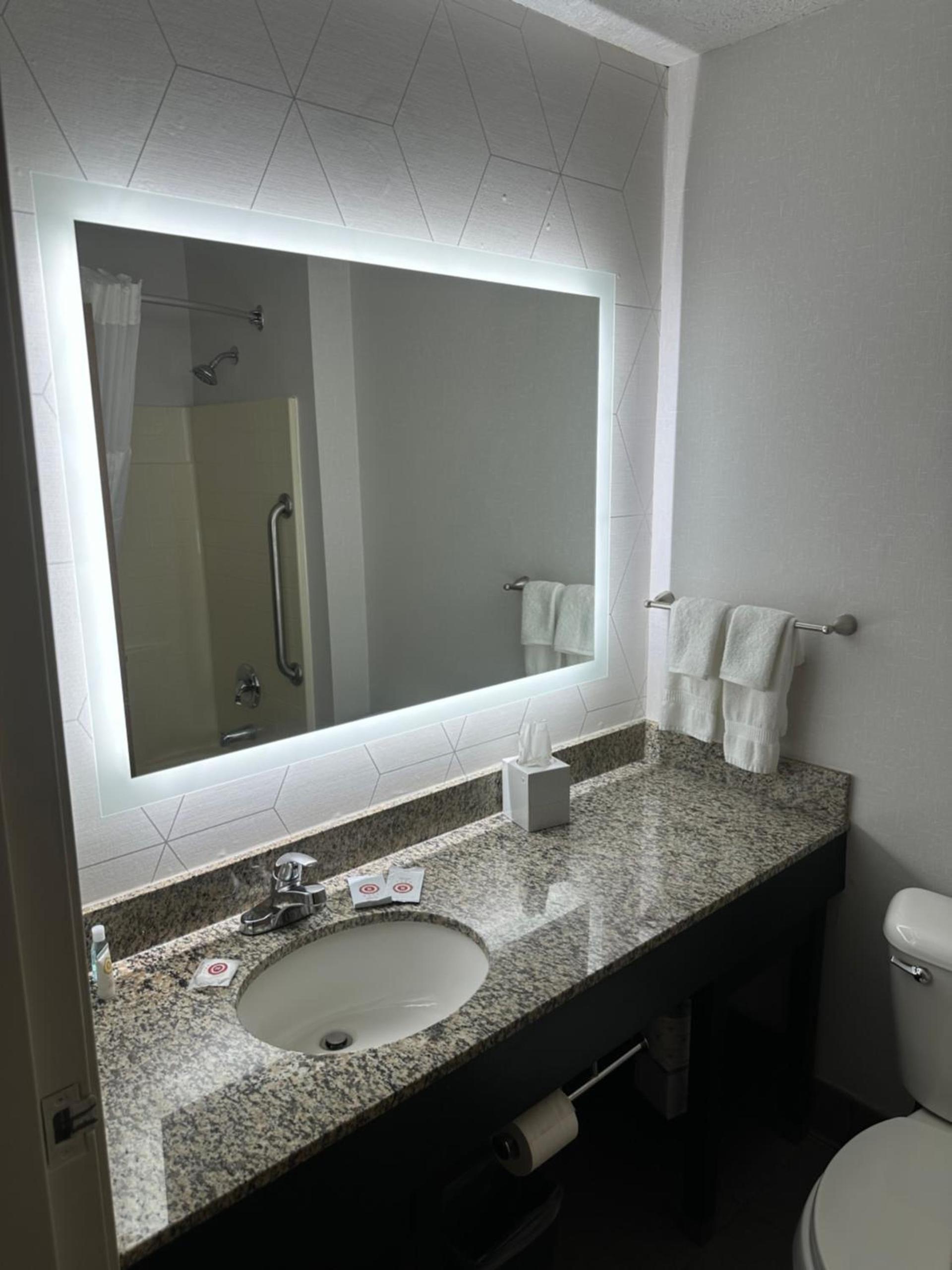 Comfort Suites Clackamas photo 23