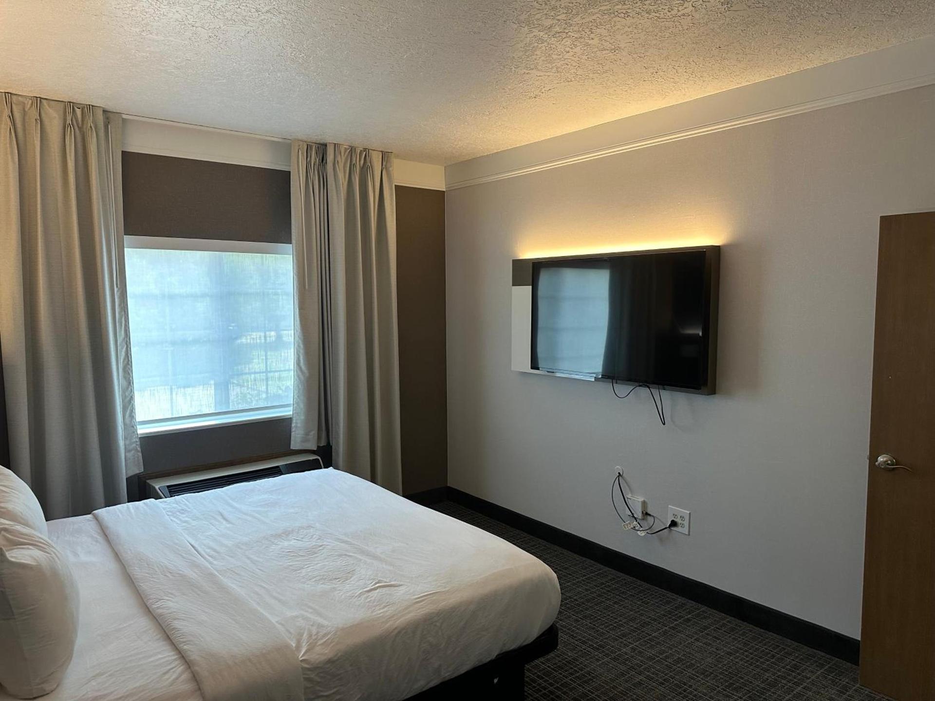 Comfort Suites Clackamas photo 27
