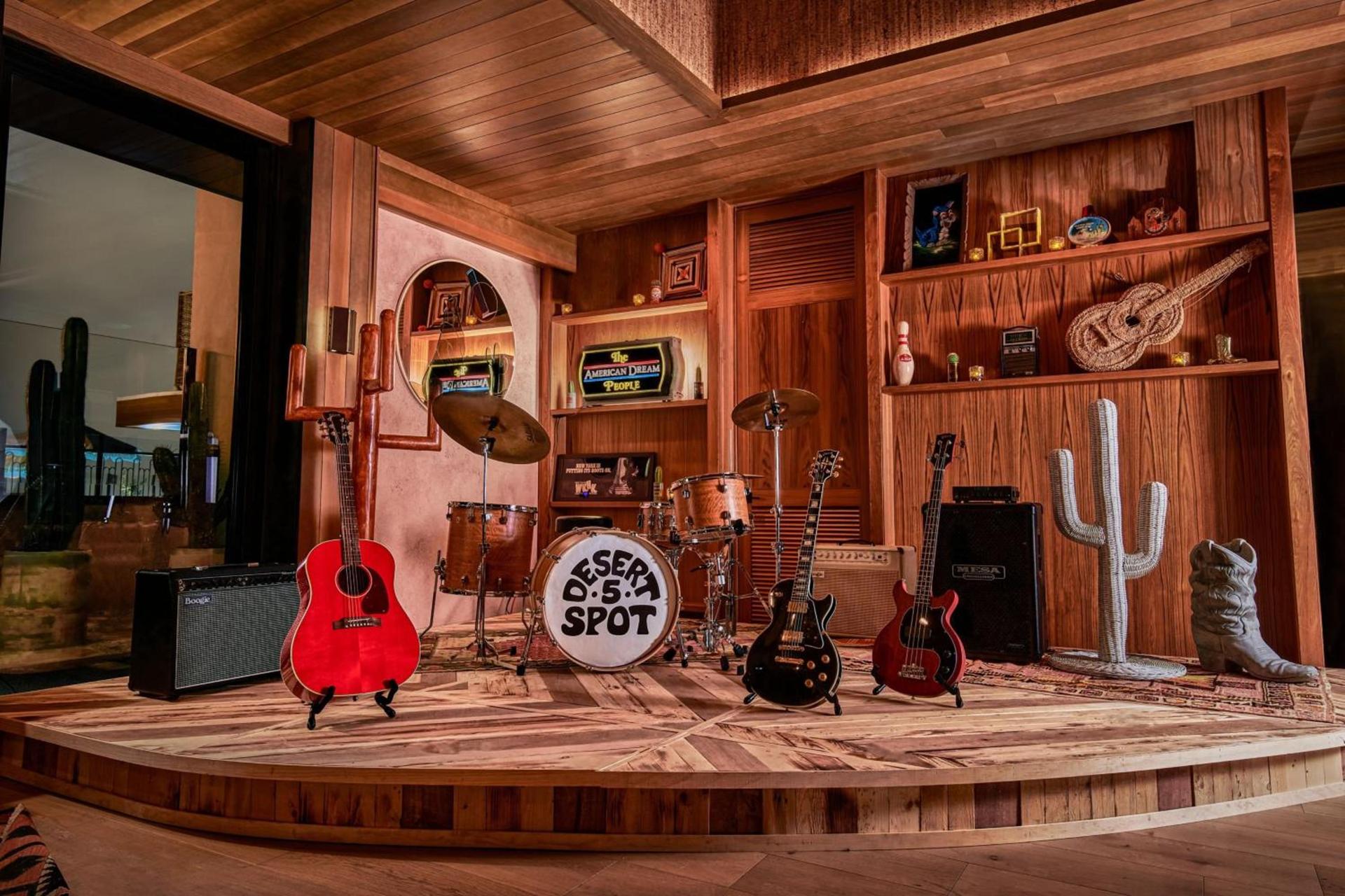 HOLLYWOOD VOLUME, a Tribute Portfolio Hotel photo 8