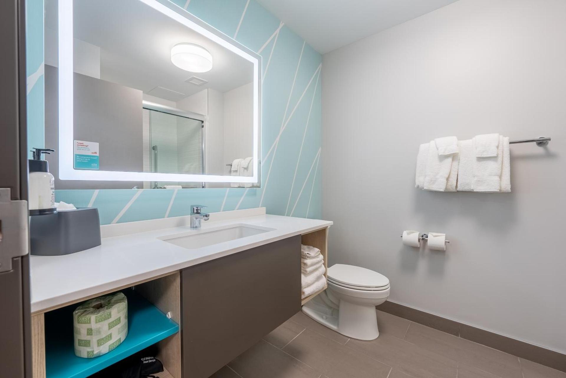 avid hotels - Kalamazoo East by IHG photo 13