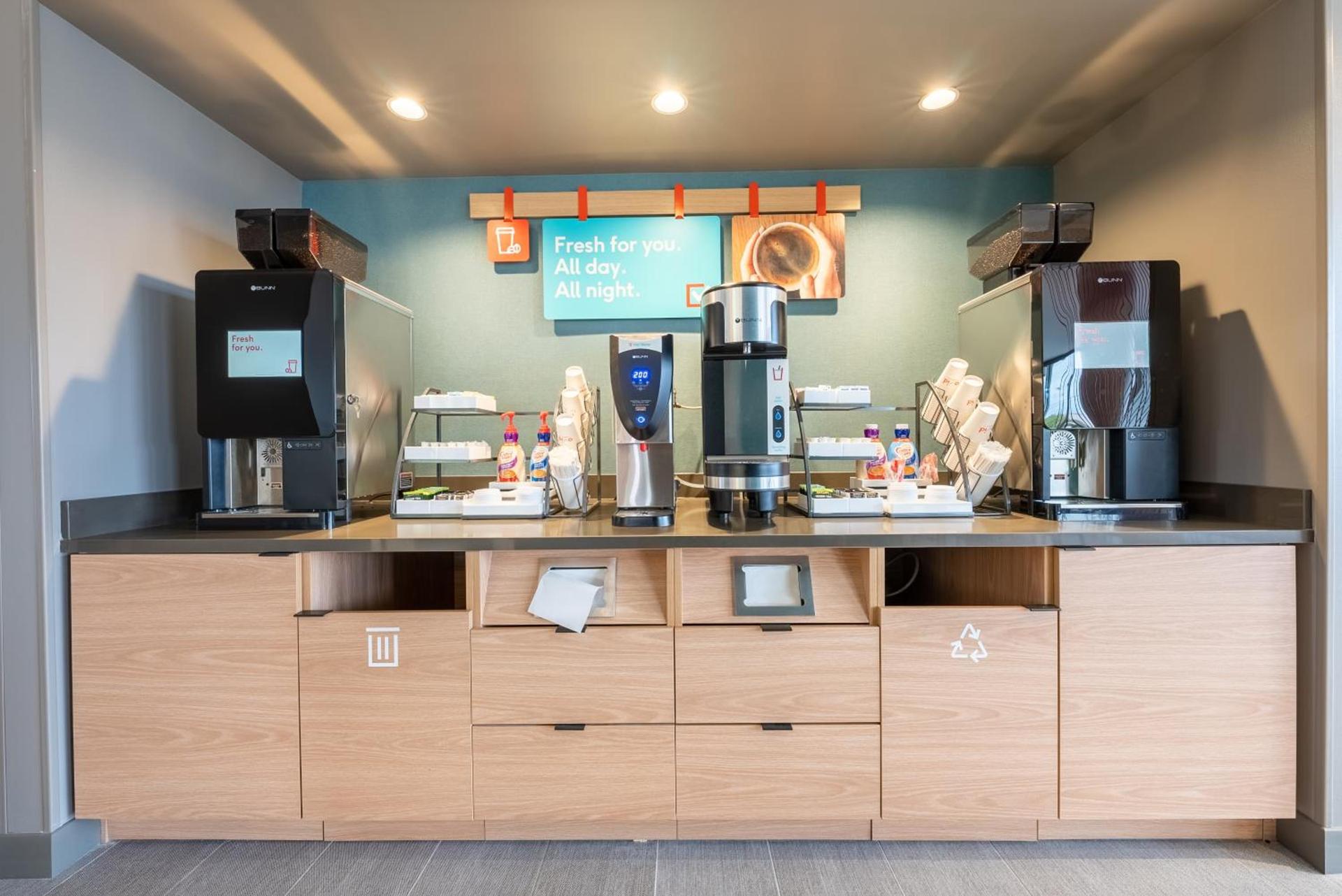 avid hotels - Kalamazoo East by IHG photo 9